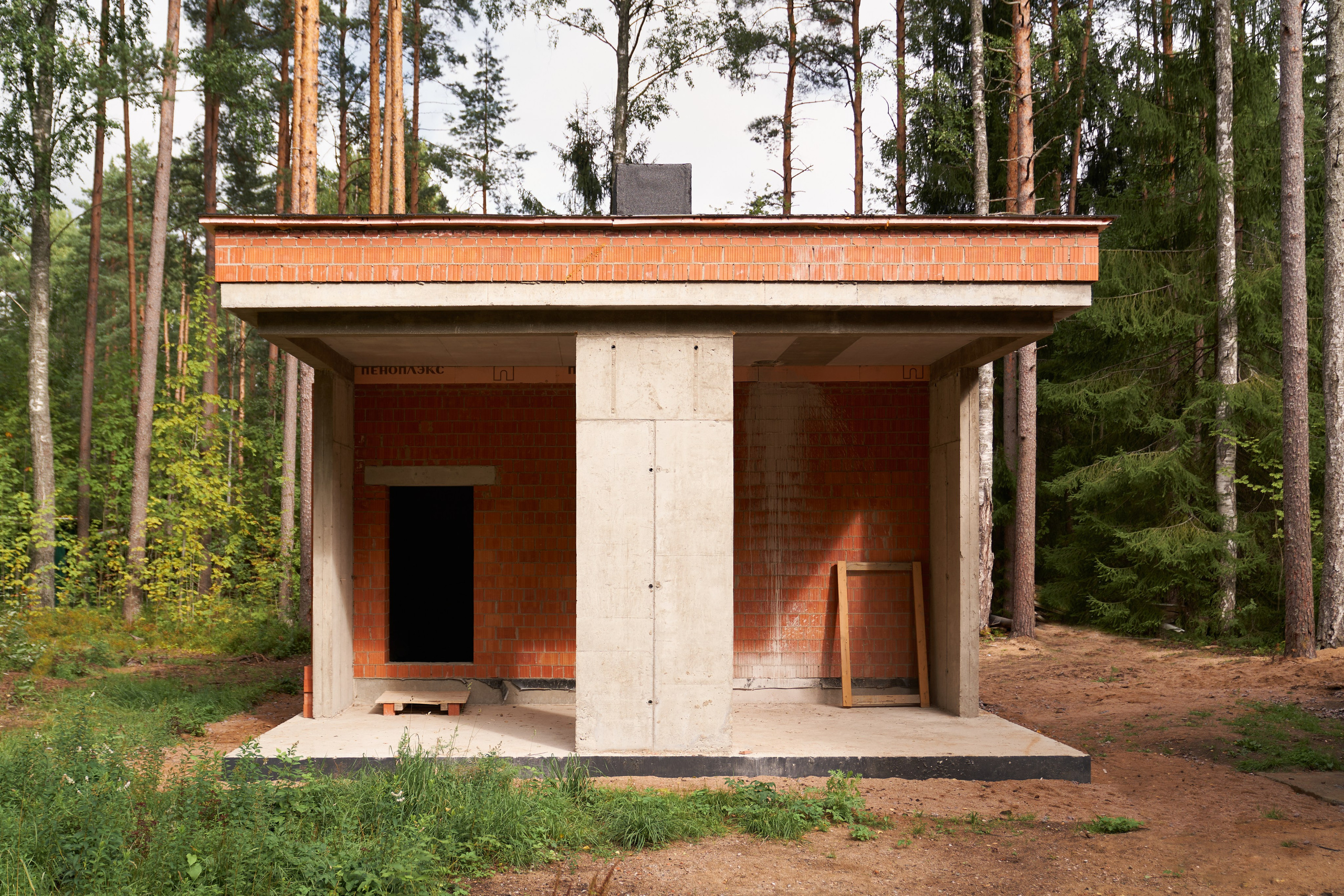 Фотосъёмка строительства дома в Комарово — архитектурный проект на стадии кирпичных работ. Сергей Горшенин — профессиональный фотограф