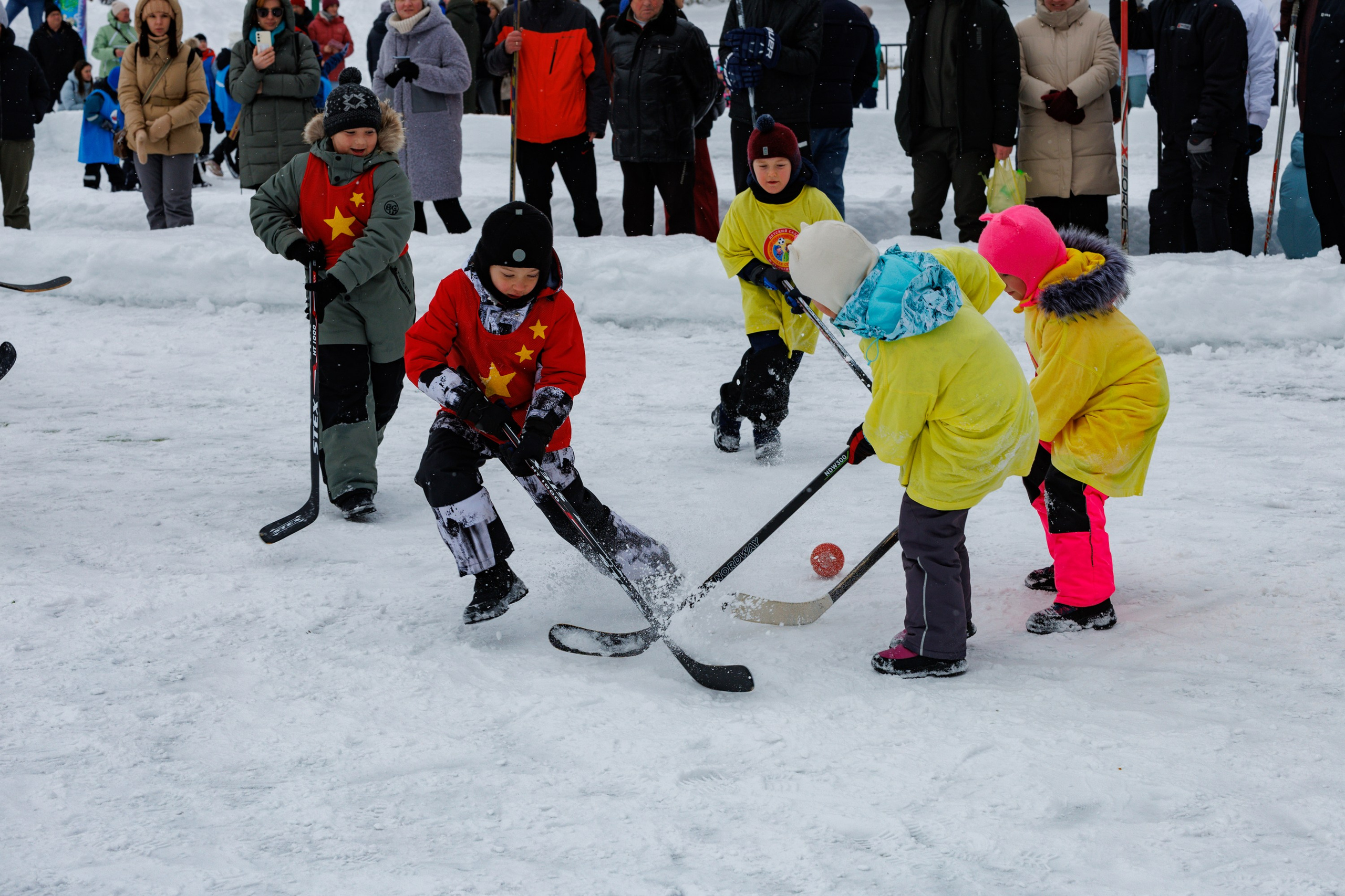 XIII чемпионат  по «ХОККЕЮ В ВАЛЕНКАХ». Свадебный, семейный и репортажный фотограф в Южно-Сахалинске Артур Петросян