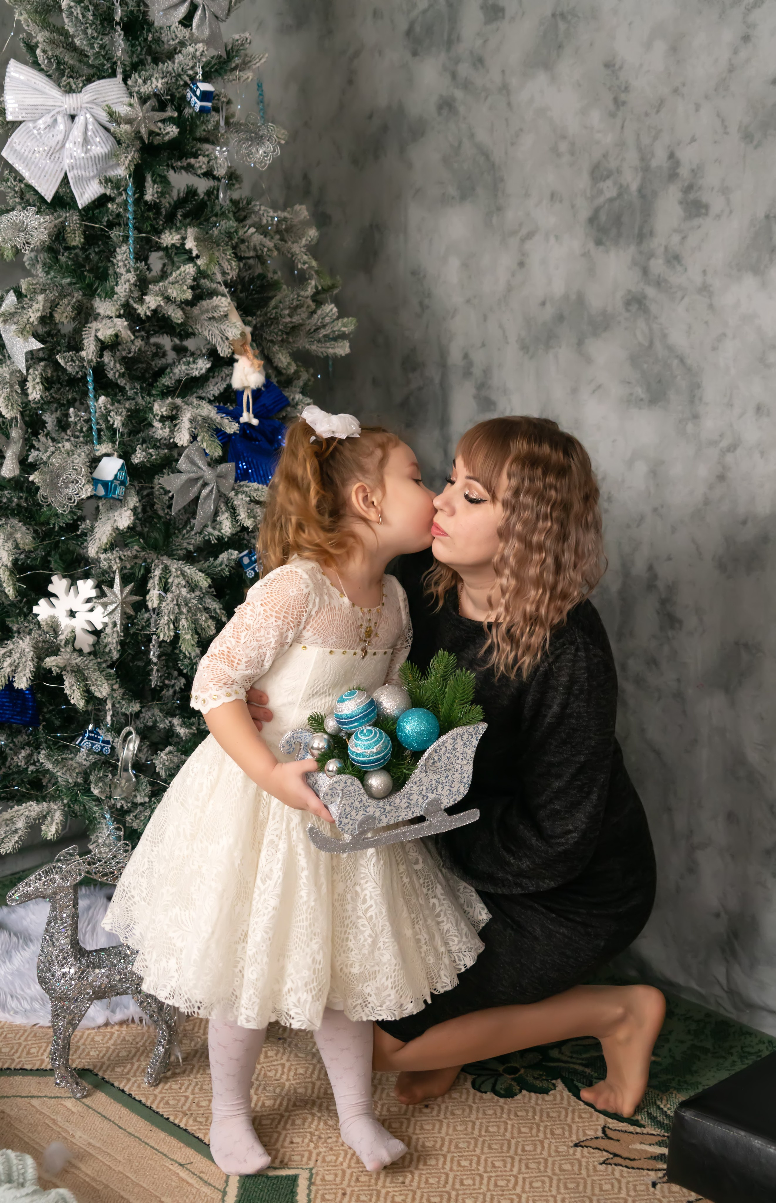 Новый год: Юлия и дочки. Семейный и детский фотограф Тула Ясногорск Тульская область Надежда Кукушкина