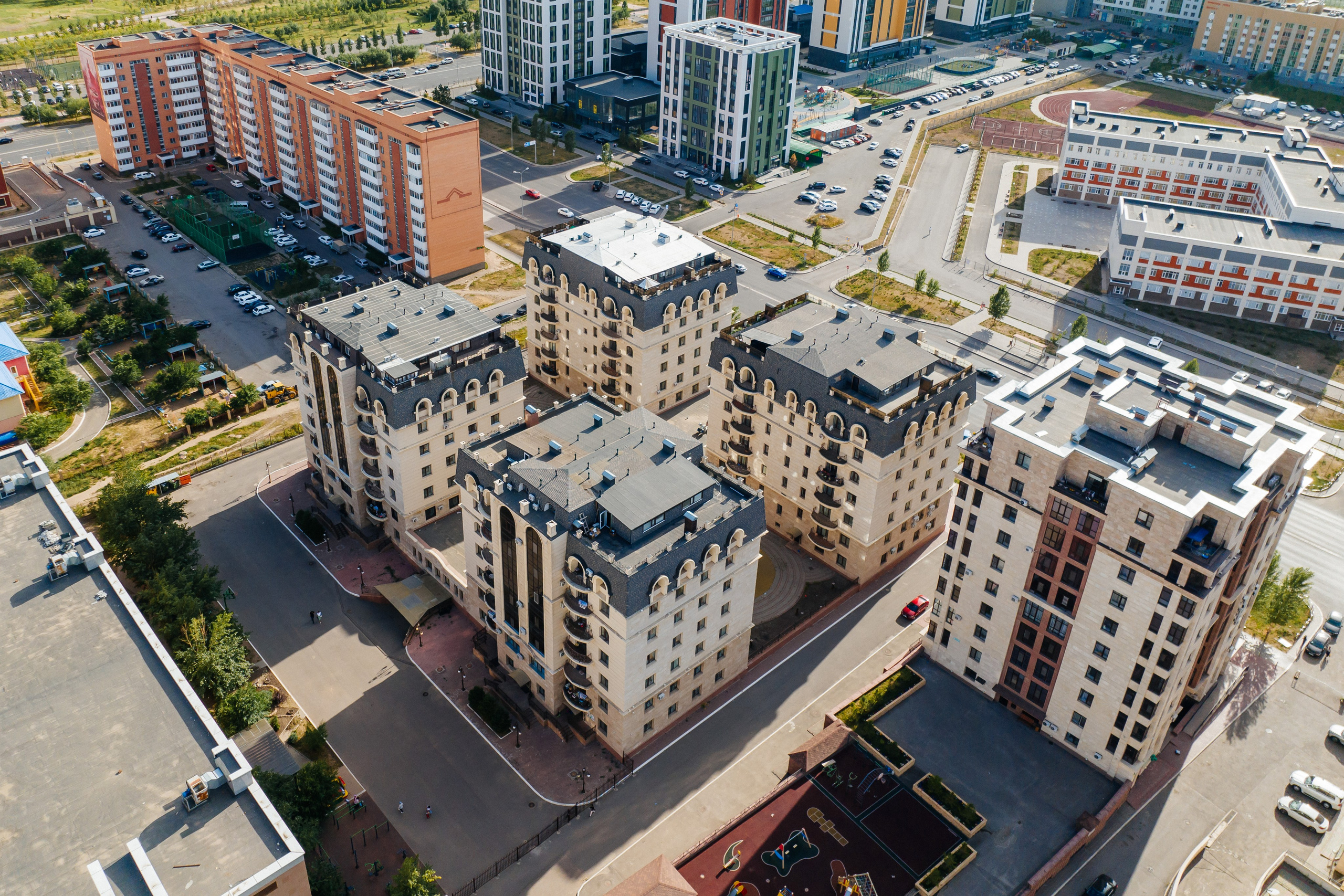 Проект 5. Сбор фотографии ЖК для клипа «Хочу квартиру от Габита». Дата: май 2022. Профессиональный фотограф в городе Астана/Алматы Даурен Сембаев