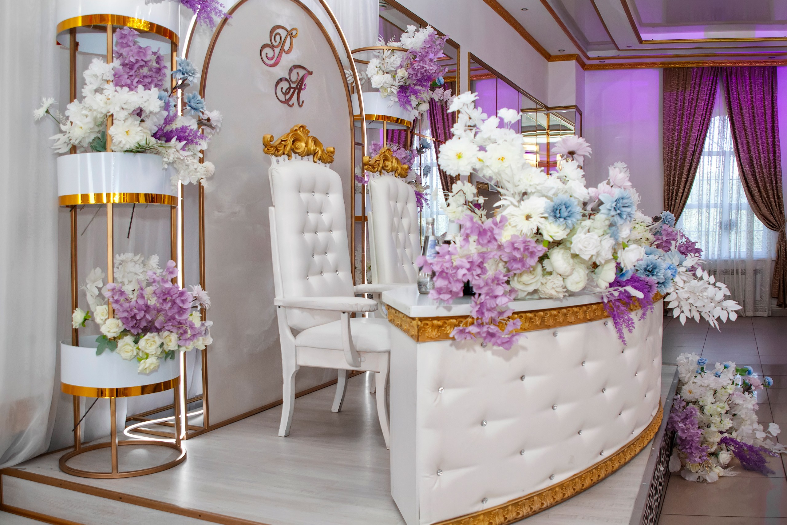 Президиум молодых в ресторане Золотой Дворец - свадебная съёмка в Ульяновске