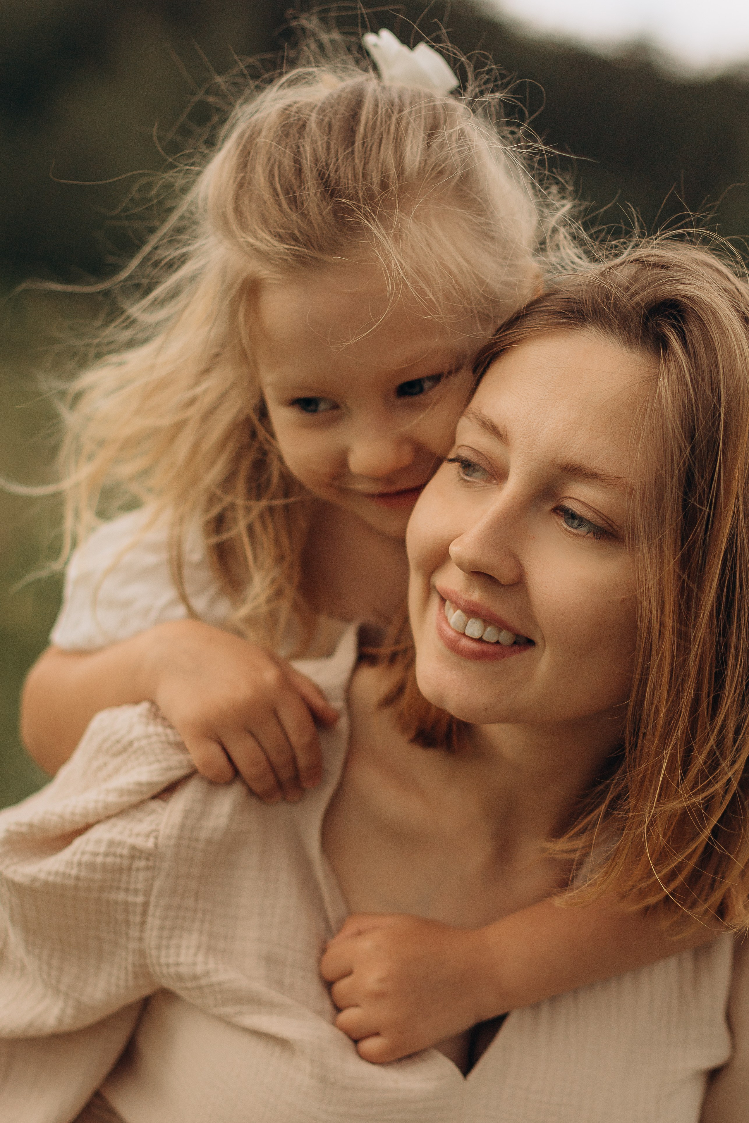 Мама и дочка на холмах. Детский и семейный фотограф в Москве Светлана Шабалина