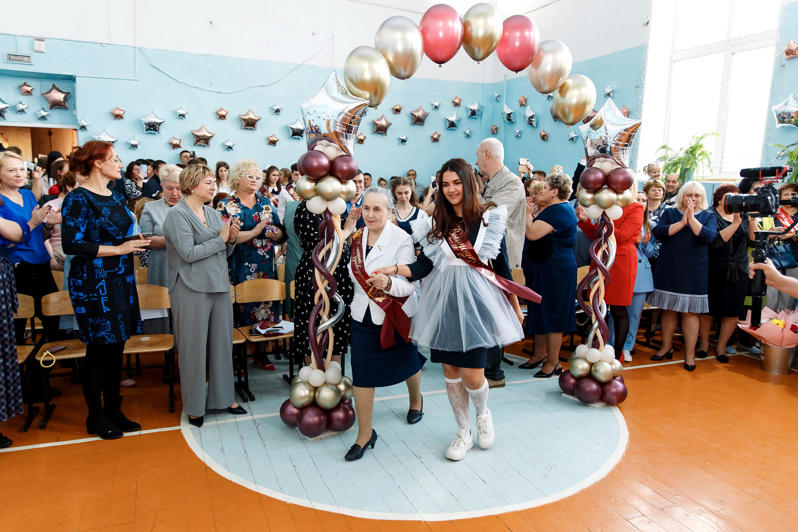 11 класс Последний звонок. Фотограф Любовь Корниенко, Примоский край