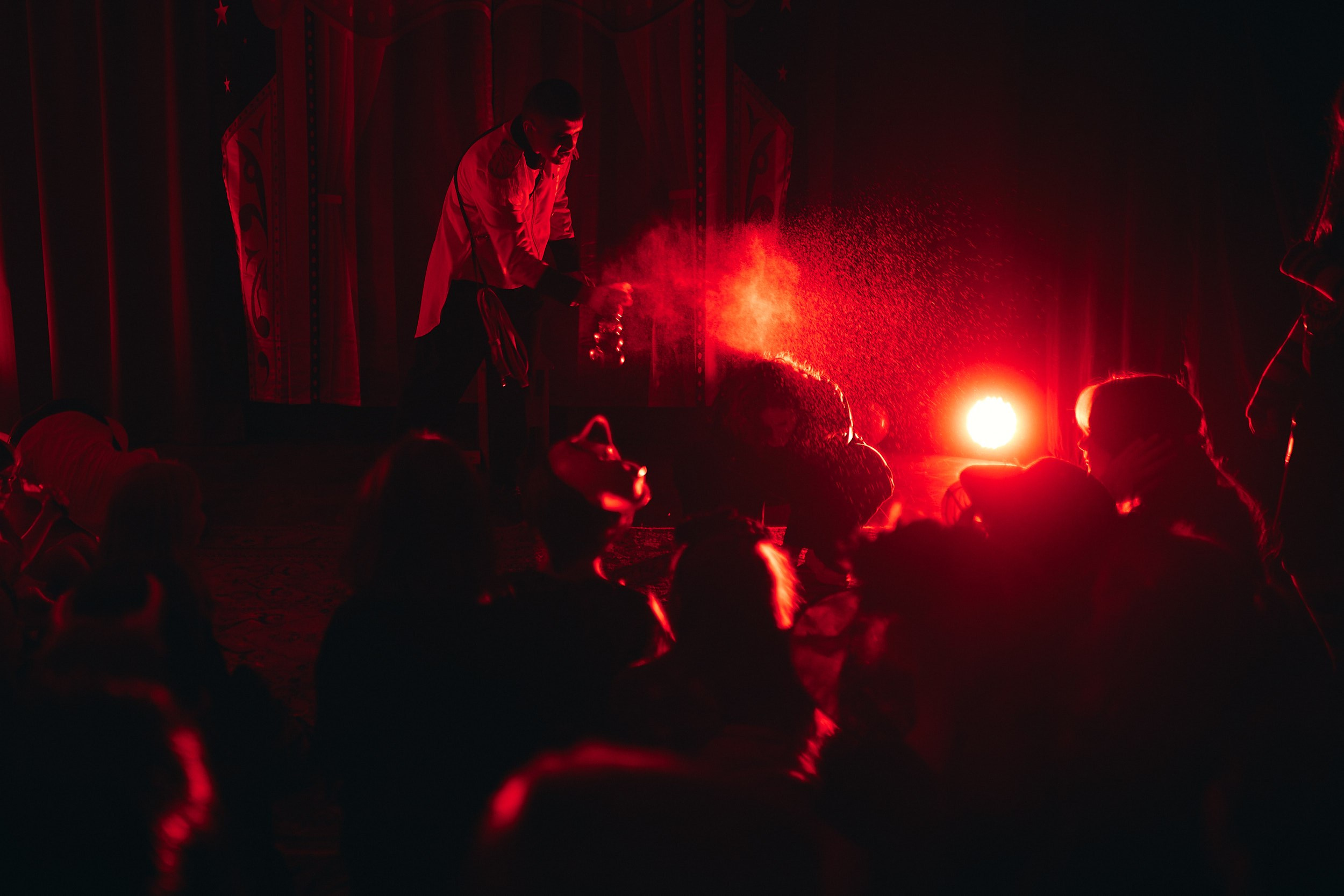 Хэллоуин 2025 в КРАСОЧНО — Призрачный цирк. Фотограф в Барнауле Юлия Бобровских