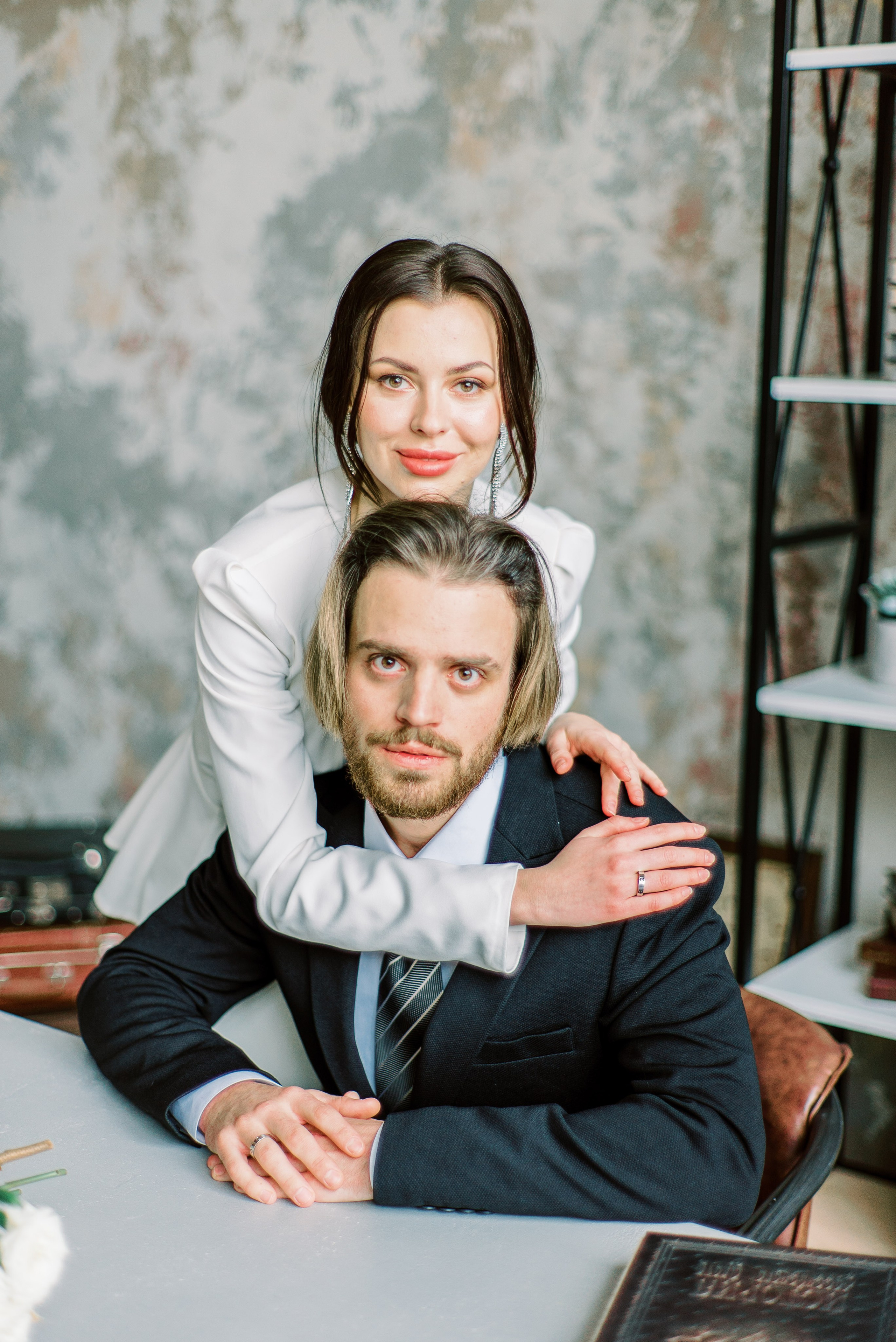 Свадебная зимняя фотосессия, со сборами в студии