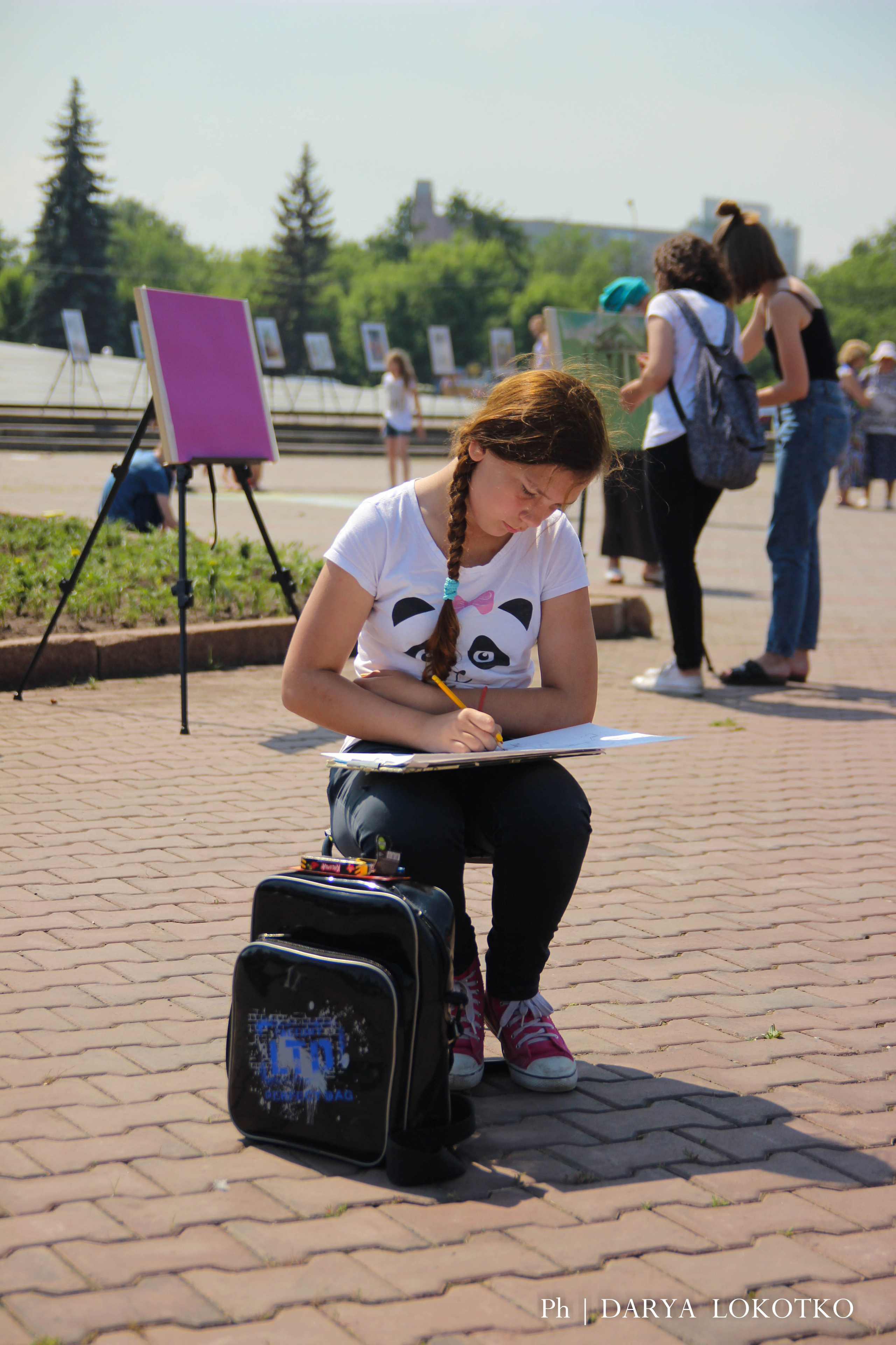 ТОГГ Трудовой отряд художники подростки дети рисуют Красноярск картина лето площадь