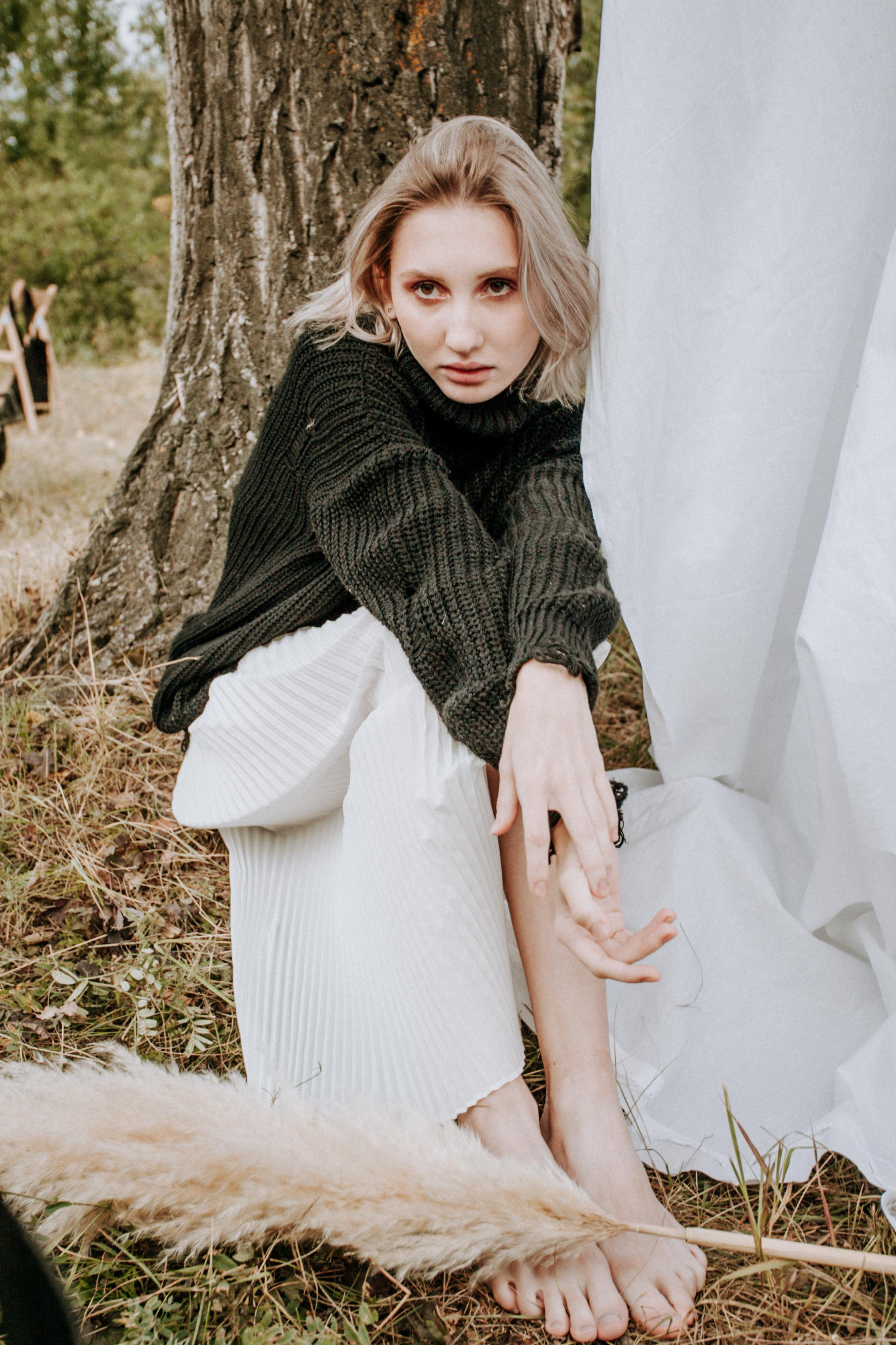 модель красивая девушка блондинка фотосессия на природе бюст цветы осень