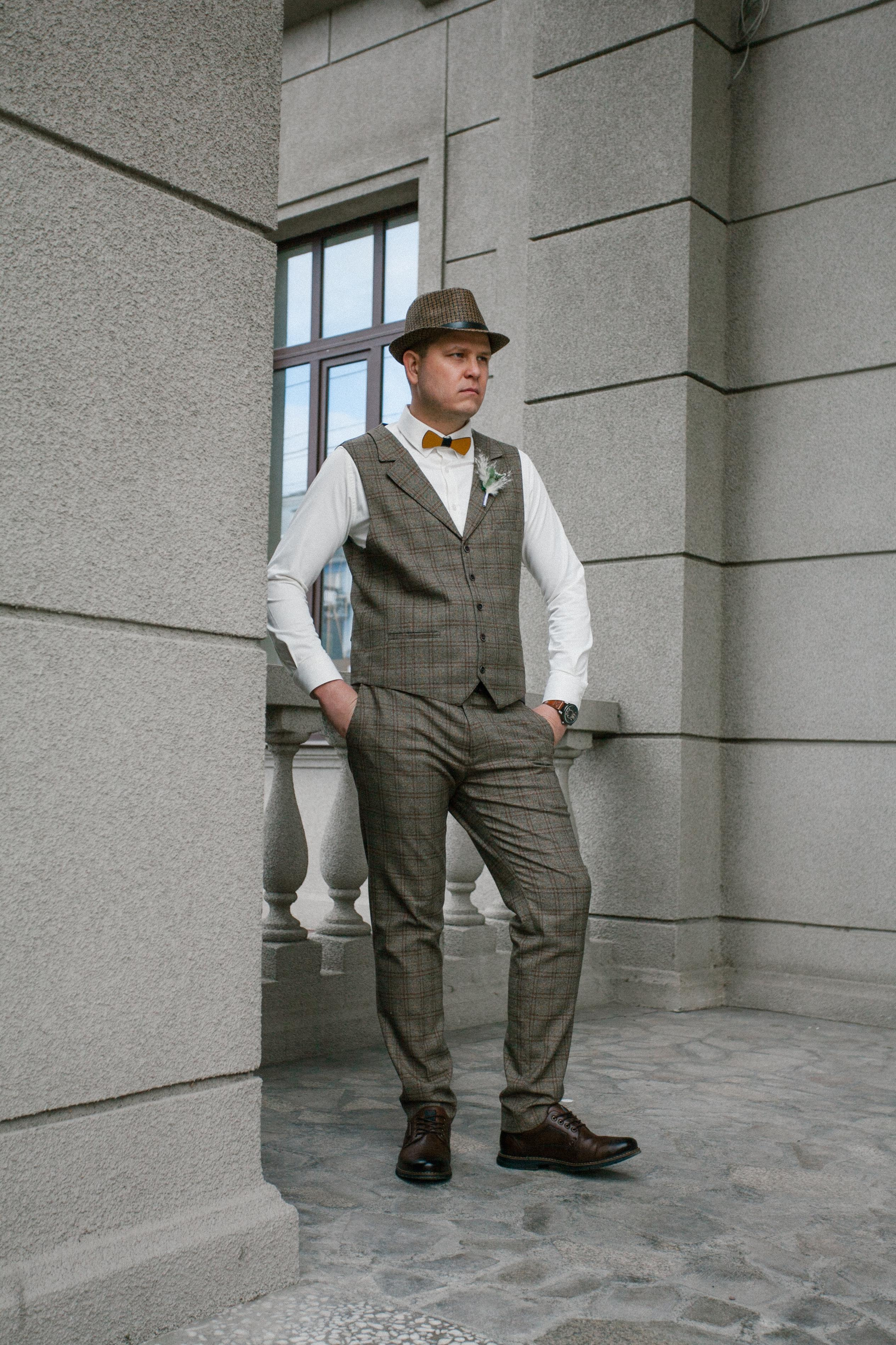 фотосессия красивая пара молодожены жених невеста свадьба бохо стиль  речной вокзал букет невесты