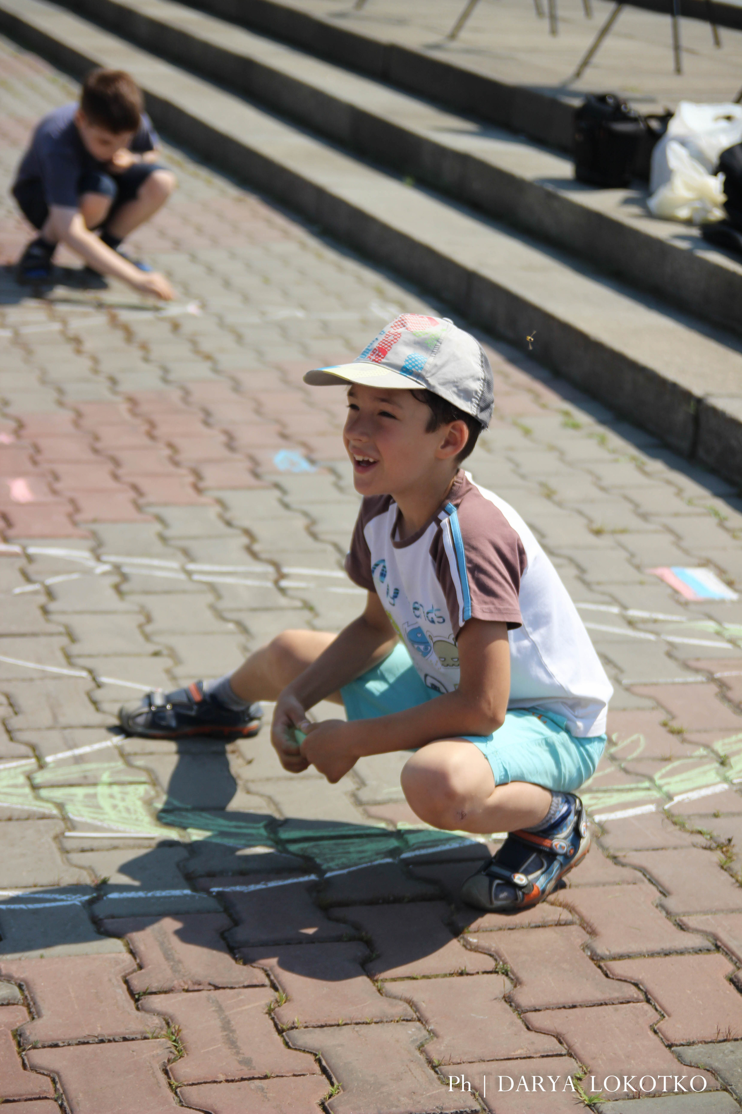 ТОГГ Трудовой отряд художники подростки дети рисуют Красноярск картина лето площадь асфальт