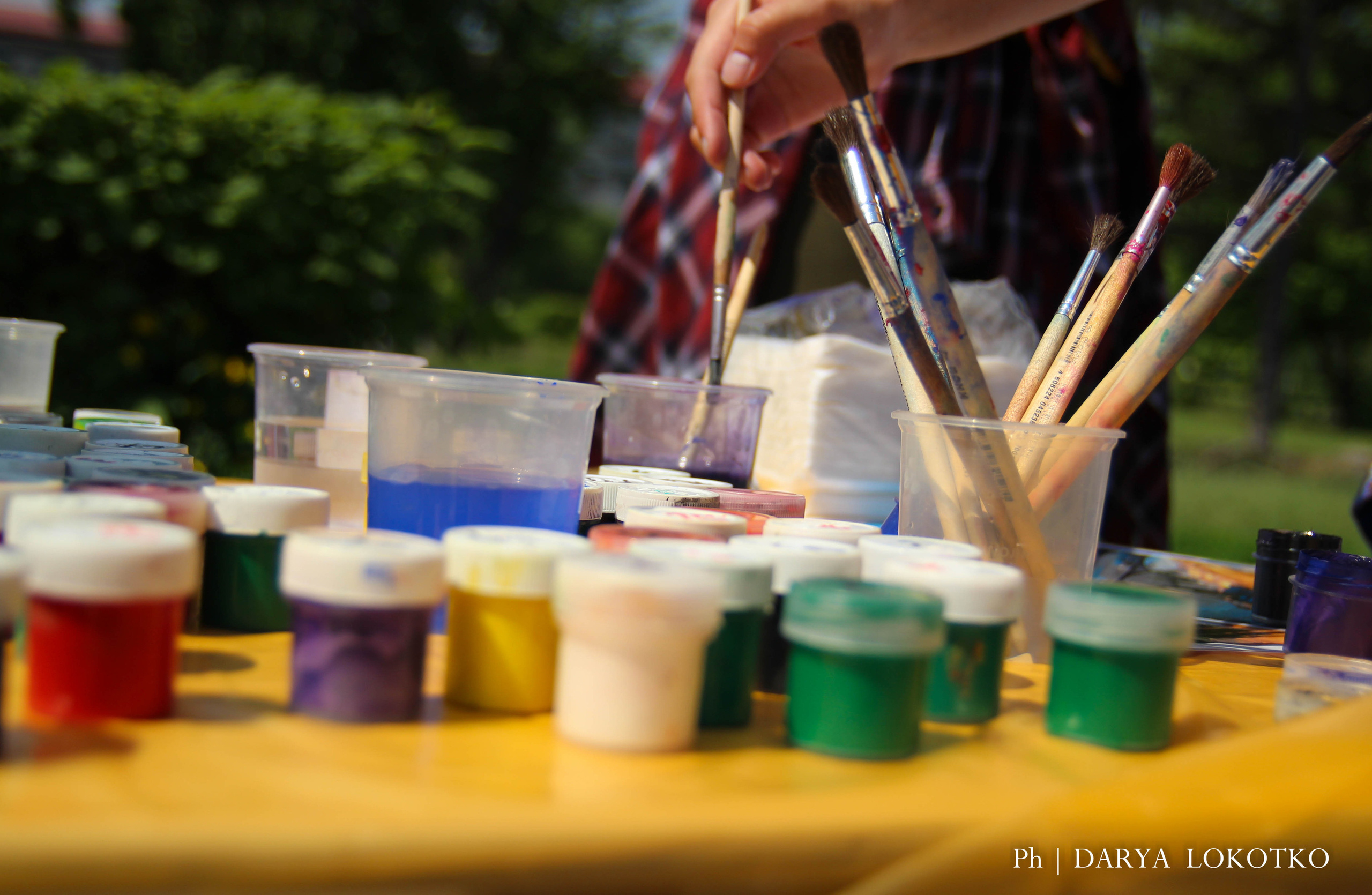 ТОГГ Трудовой отряд художники подростки дети рисуют Красноярск картина лето площадь краски