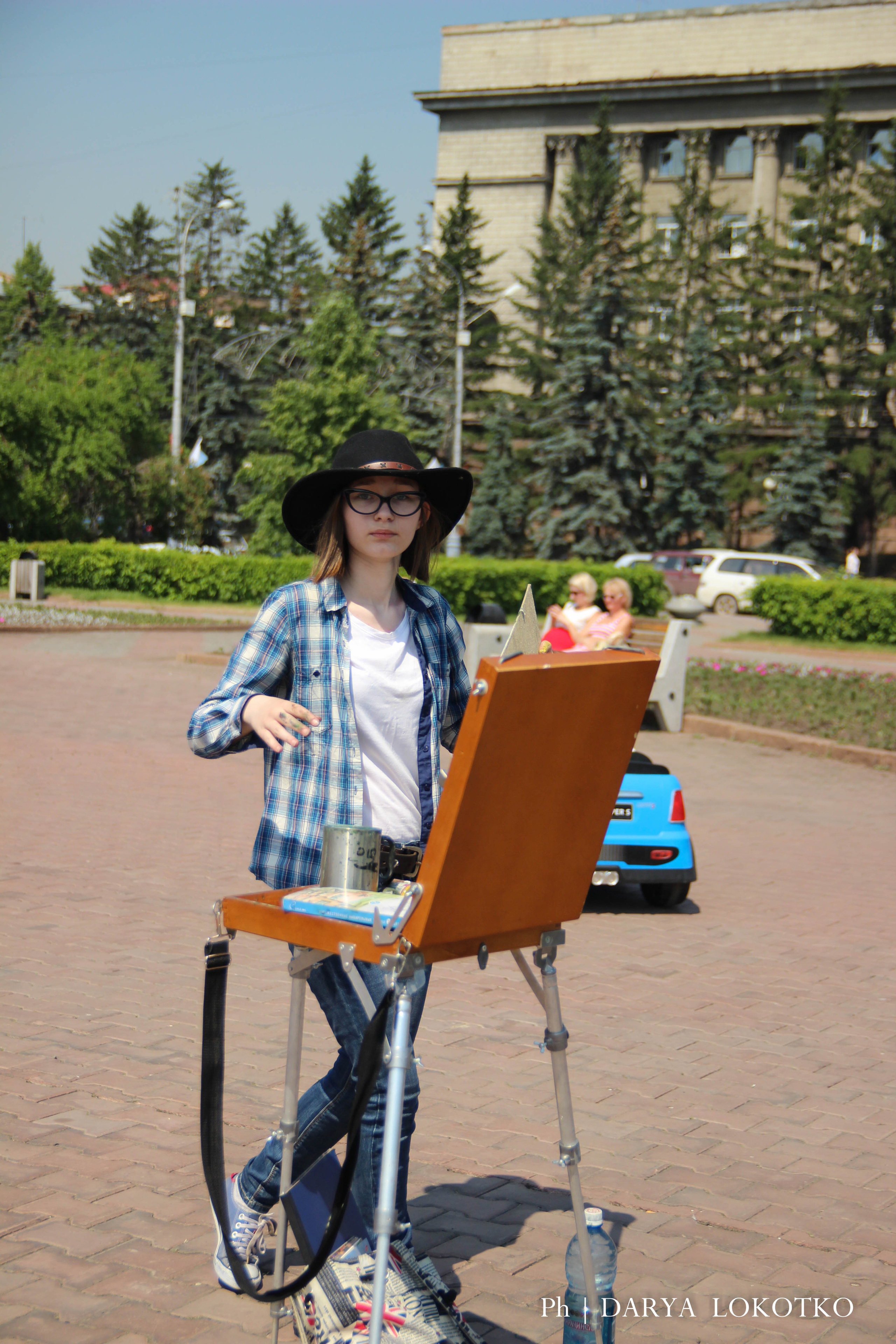 ТОГГ Трудовой отряд художники подростки дети рисуют Красноярск картина лето площадь