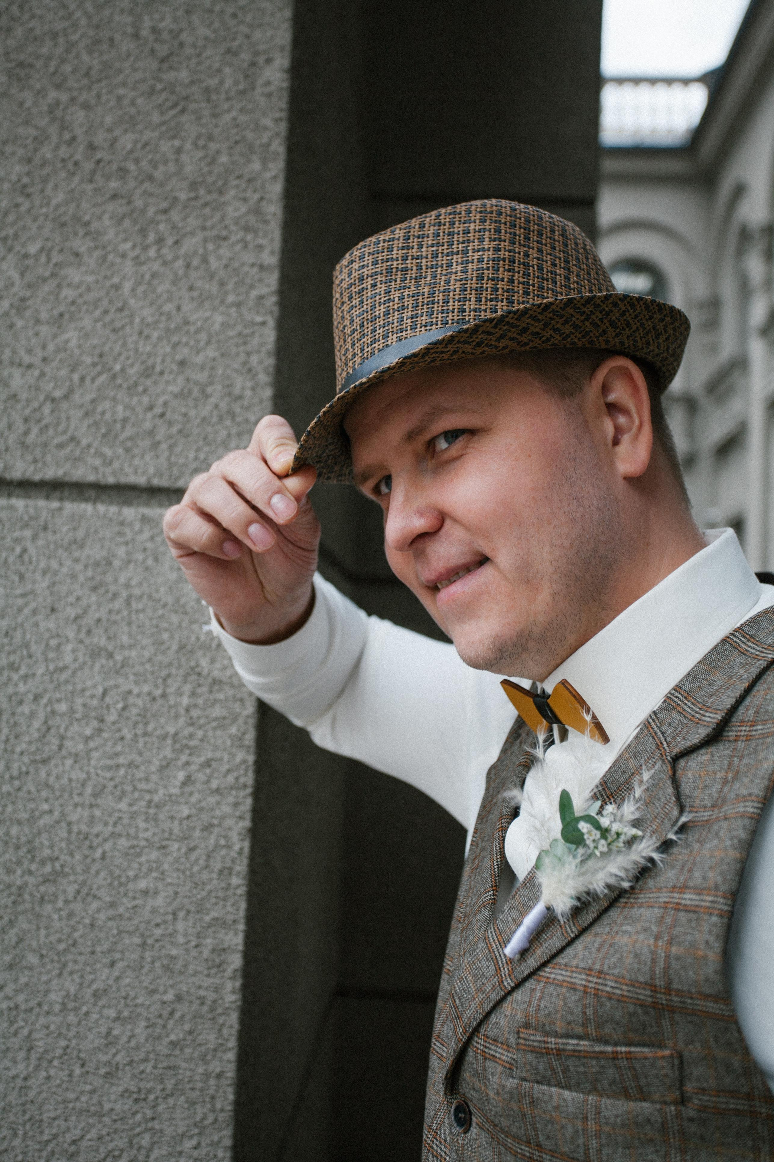 фотосессия красивая пара молодожены жених невеста свадьба бохо стиль  речной вокзал букет невесты