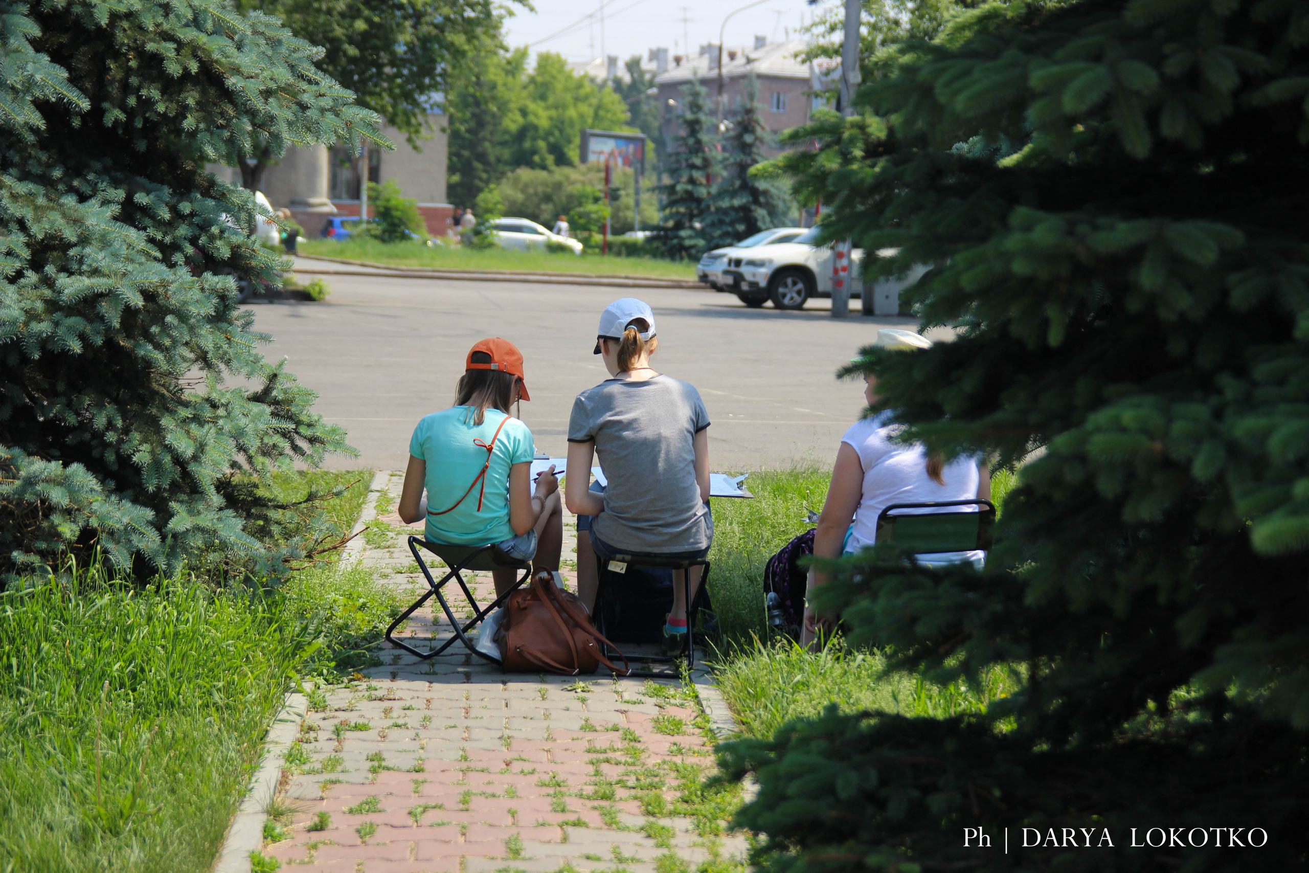 ТОГГ Трудовой отряд художники подростки дети рисуют Красноярск картина лето площадь