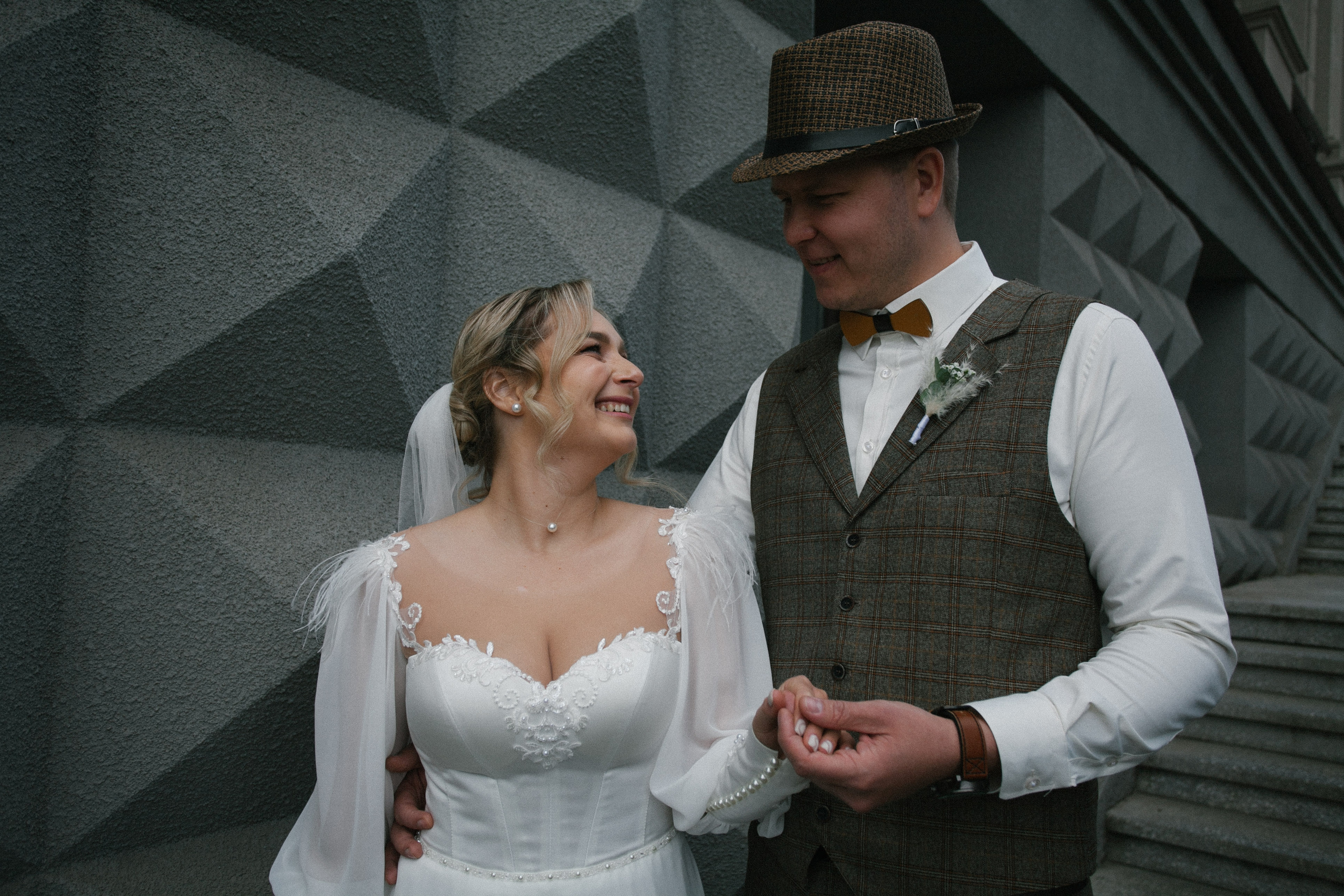 фотосессия красивая пара молодожены жених невеста свадьба бохо стиль  речной вокзал