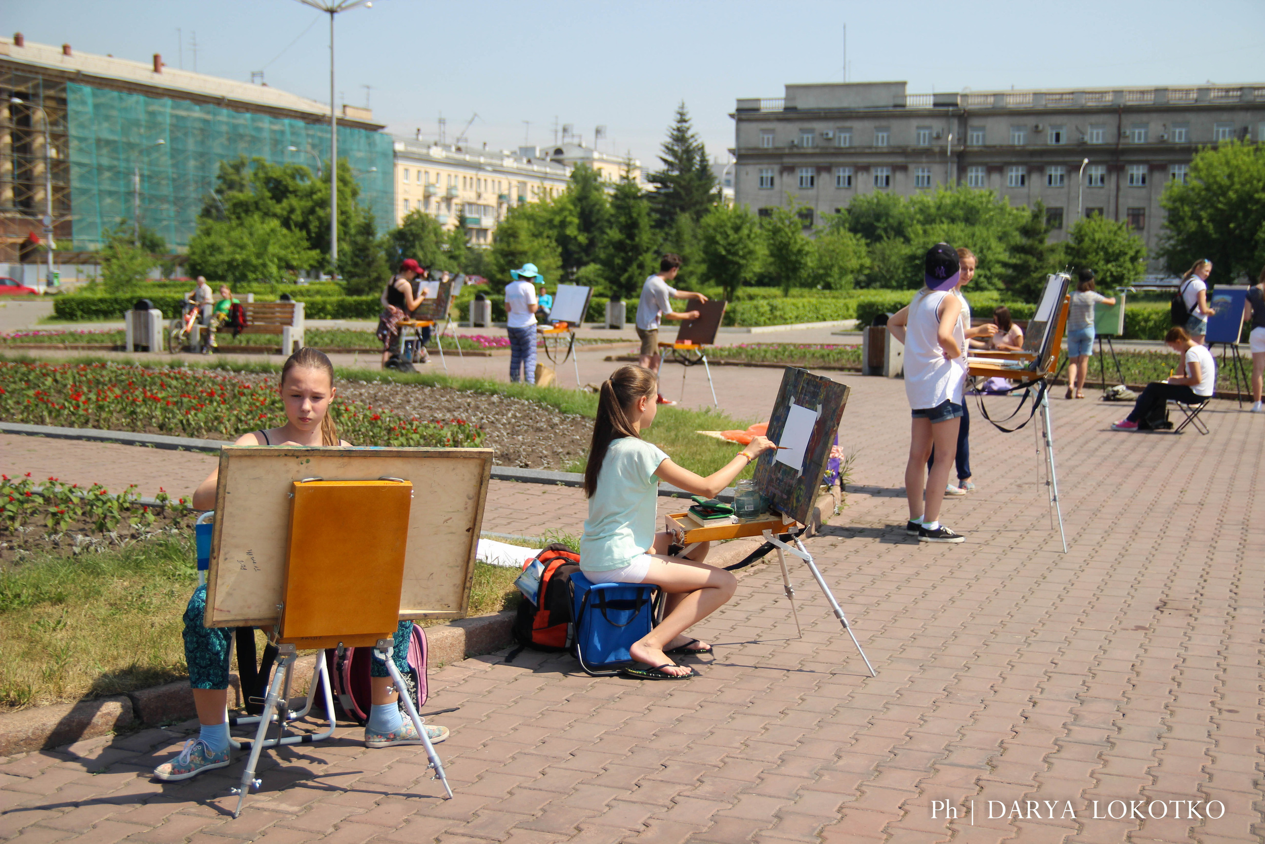 ТОГГ Трудовой отряд художники подростки дети рисуют Красноярск картина лето площадь