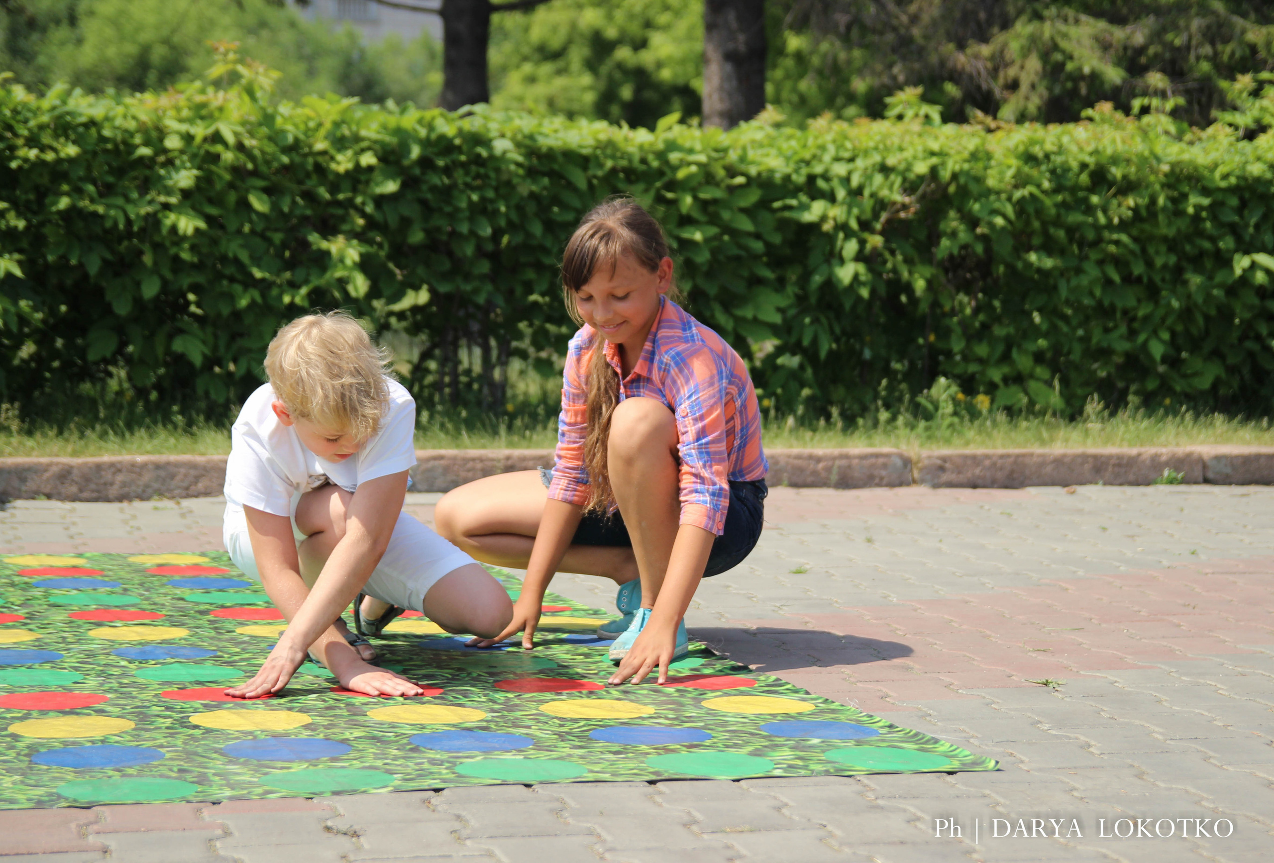 ТОГГ Трудовой отряд художники подростки дети рисуют Красноярск картина лето площадь