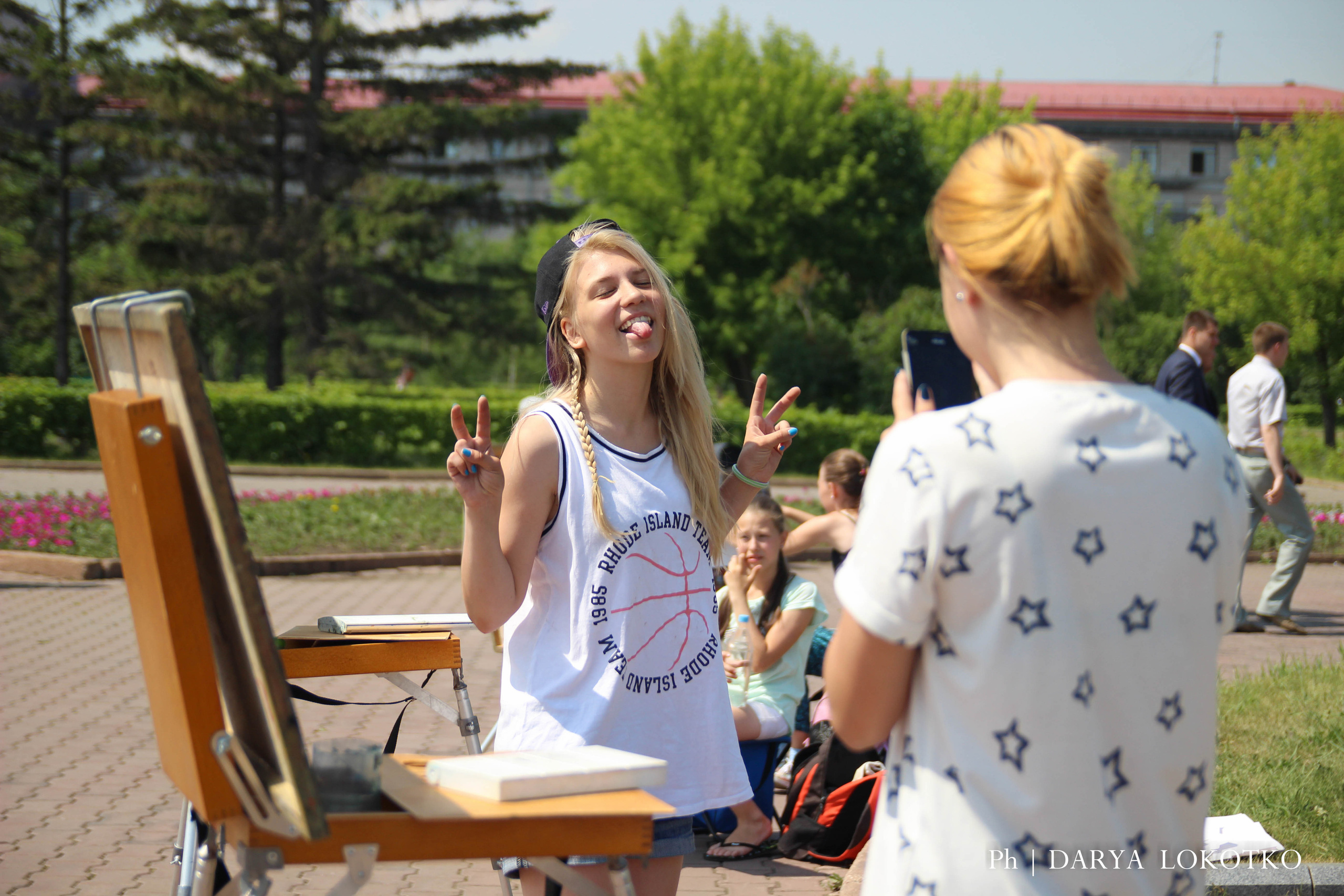 ТОГГ Трудовой отряд художники подростки дети рисуют Красноярск картина лето площадь 