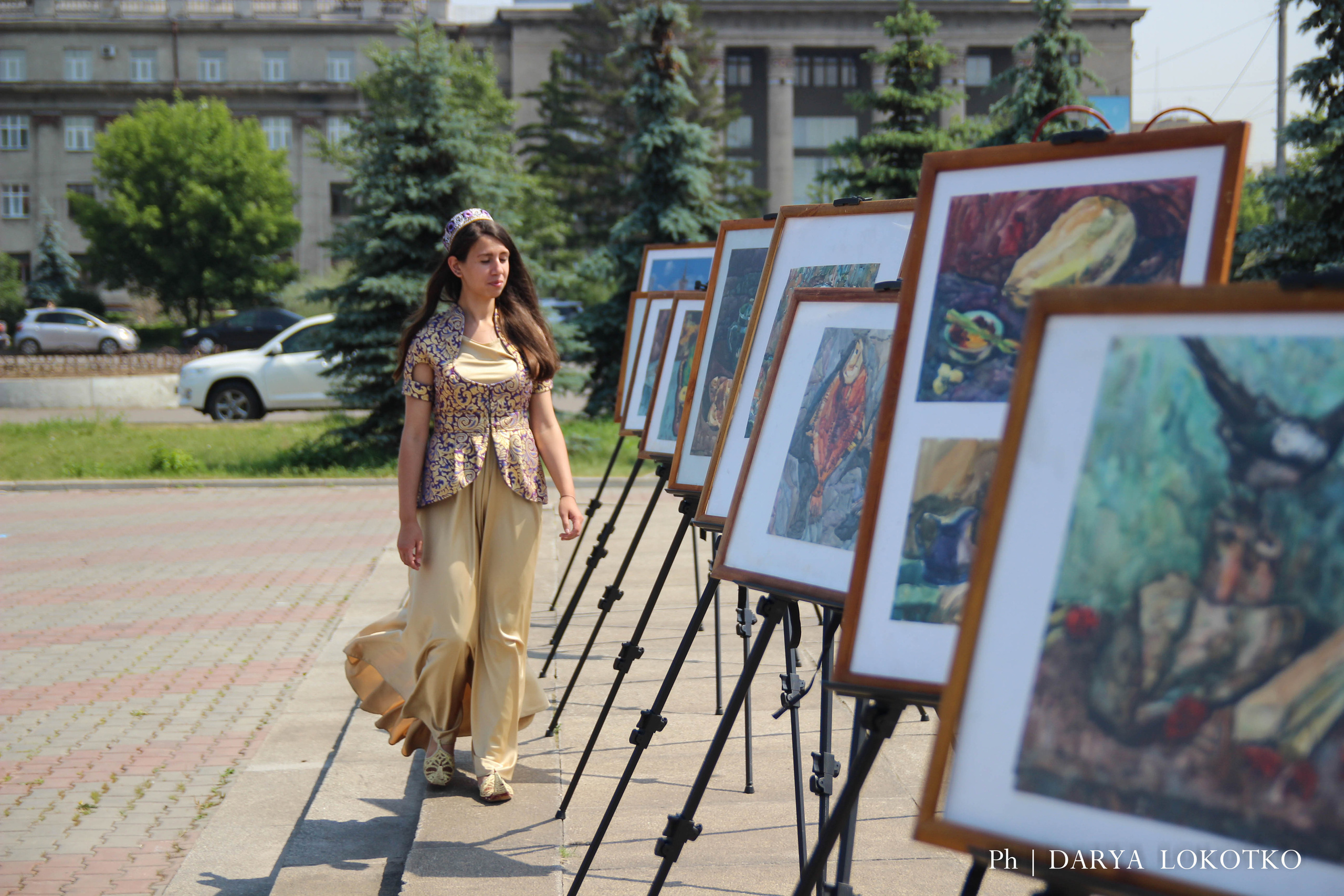 ТОГГ Трудовой отряд художники подростки дети рисуют Красноярск картина лето площадь мольберты