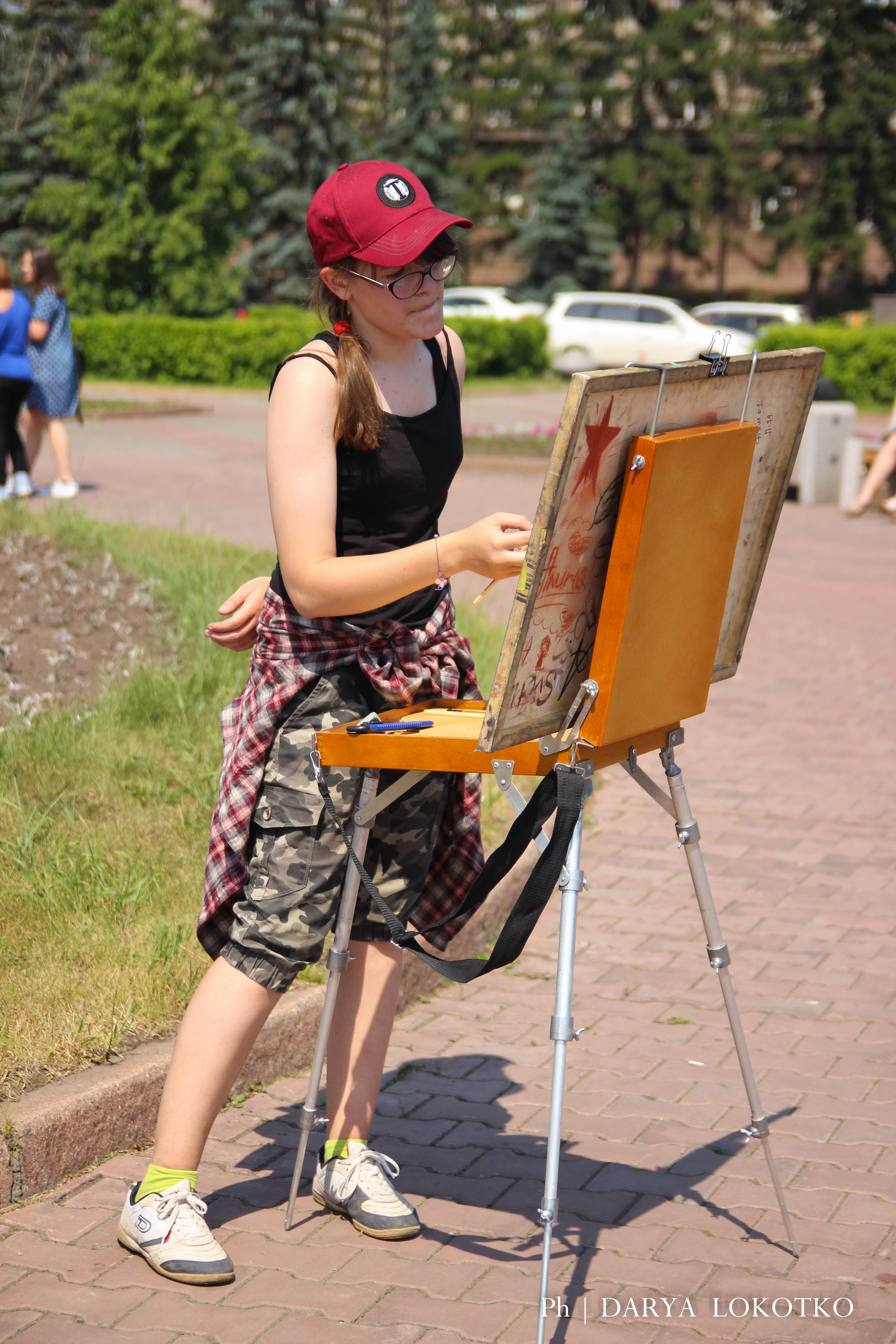 ТОГГ Трудовой отряд художники подростки дети рисуют Красноярск картина лето площадь