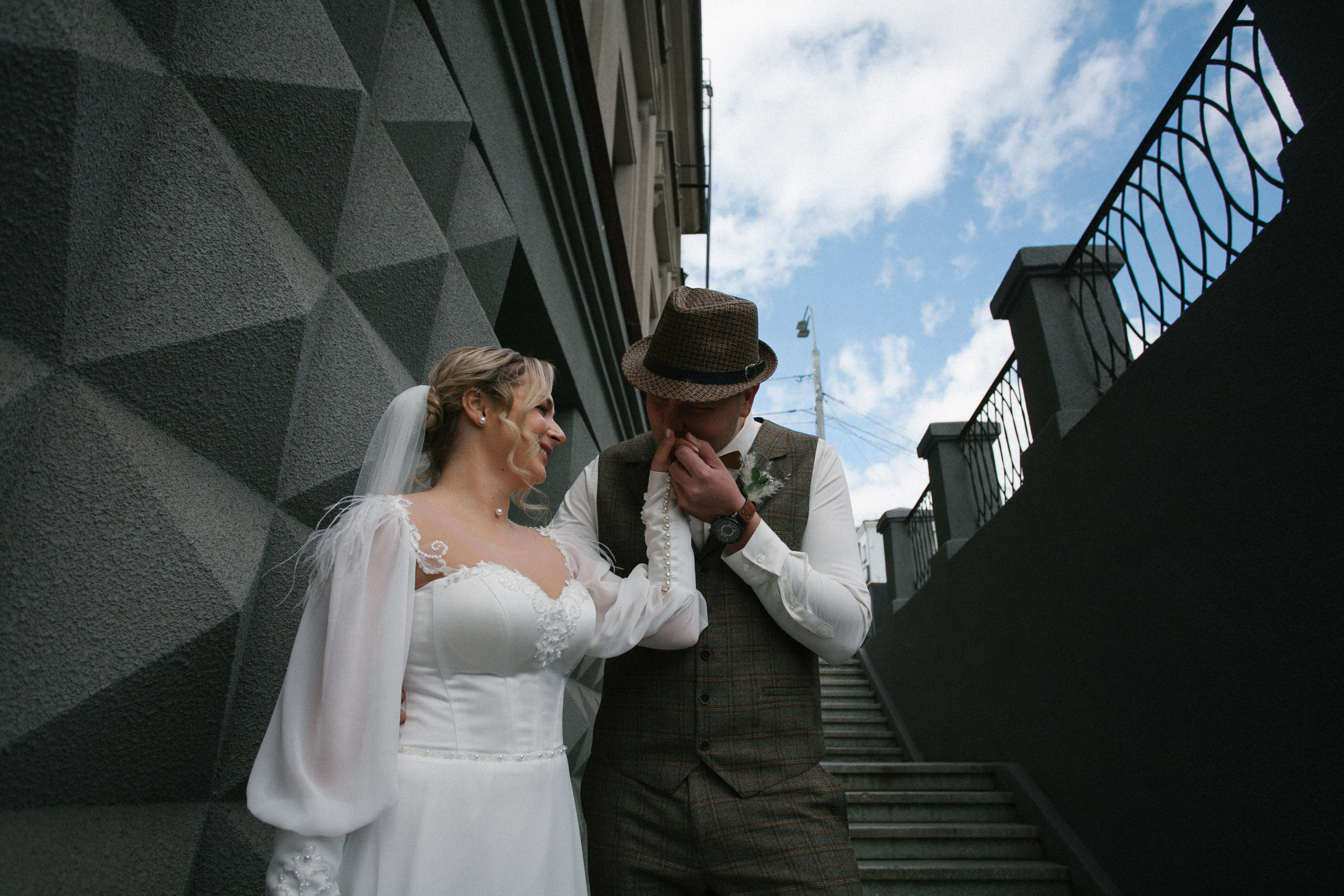 фотосессия красивая пара молодожены жених невеста свадьба бохо стиль  речной вокзал