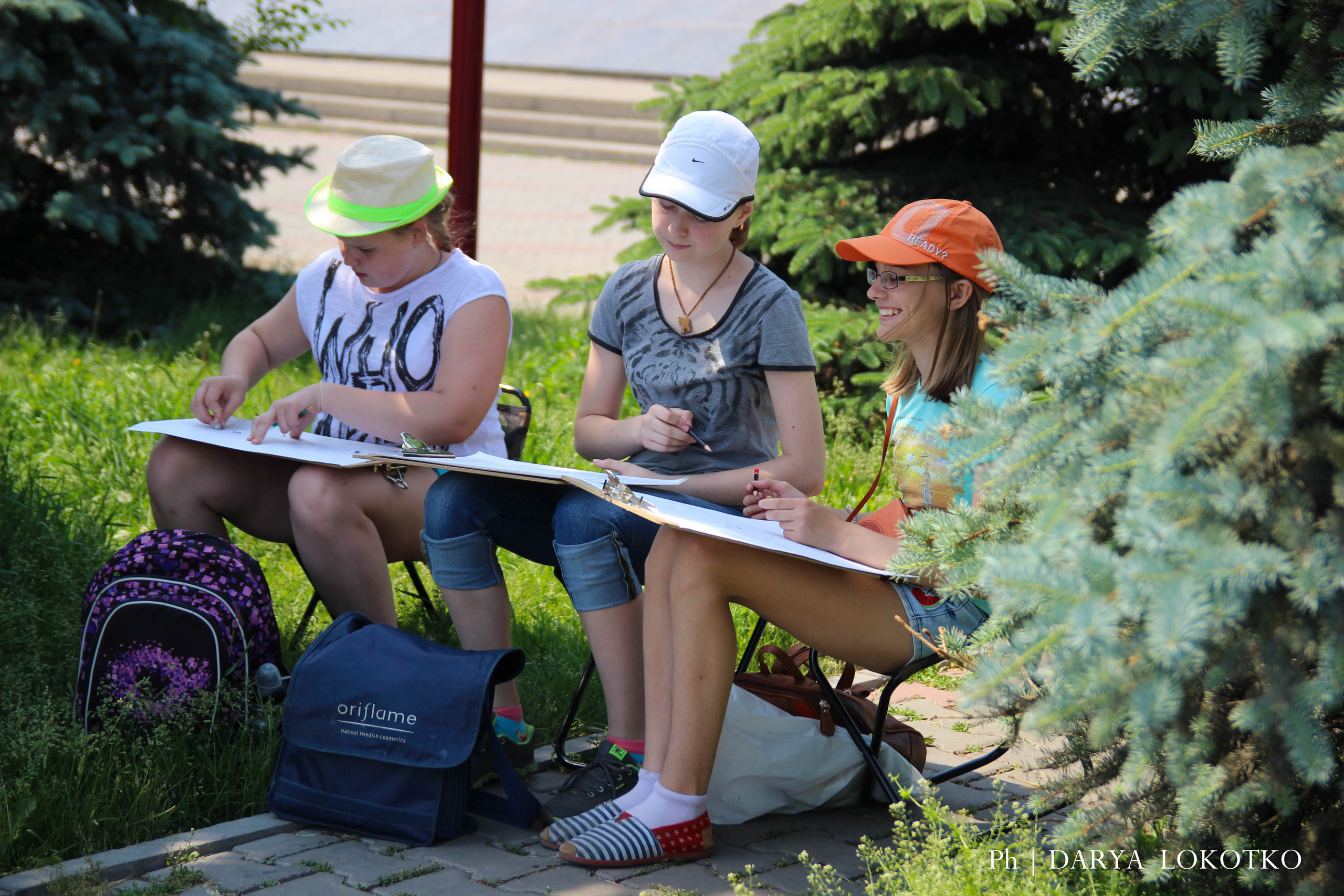 ТОГГ Трудовой отряд художники подростки дети рисуют Красноярск картина лето площадь