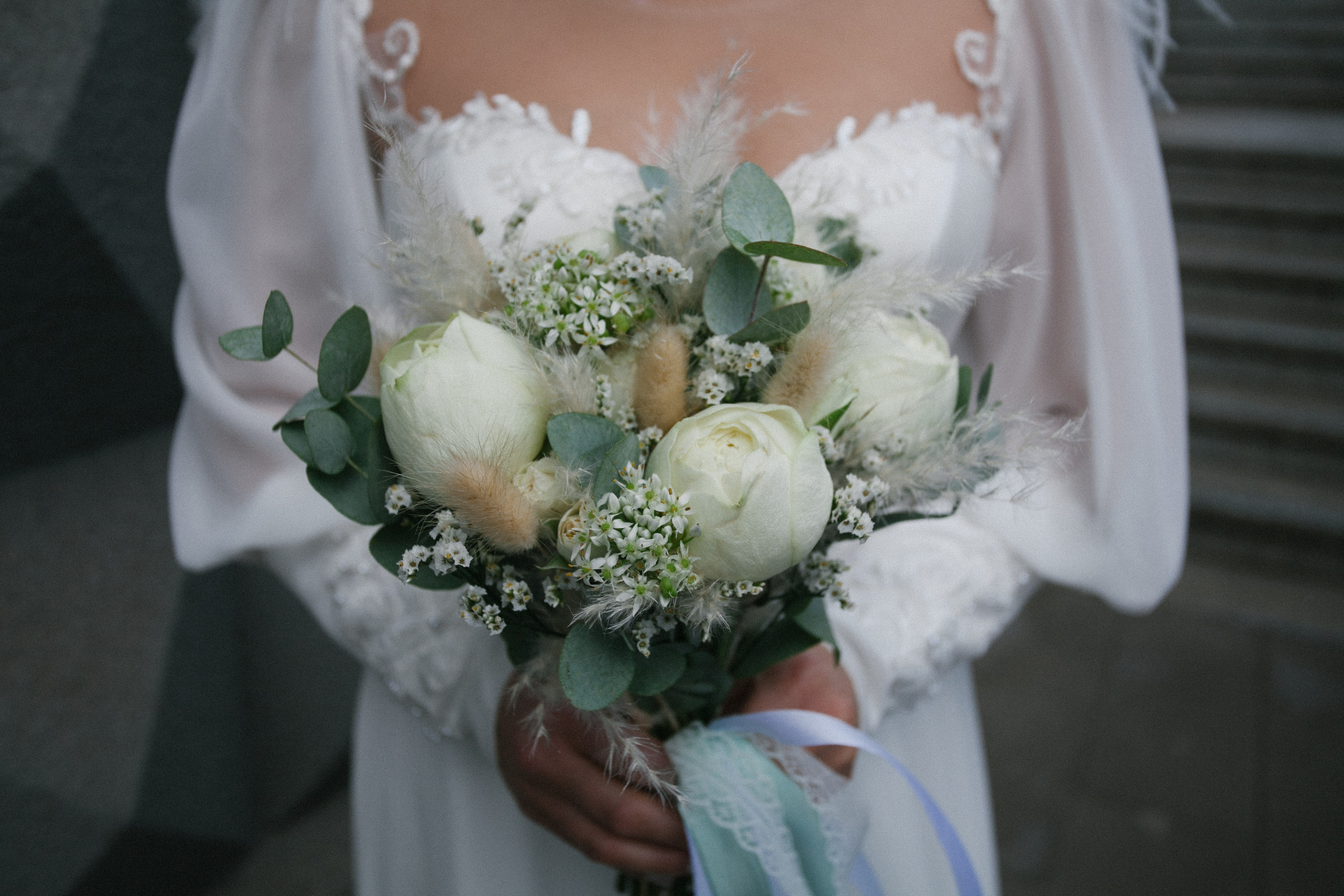 фотосессия красивая невеста свадьба бохо стиль  речной вокзал букет невесты