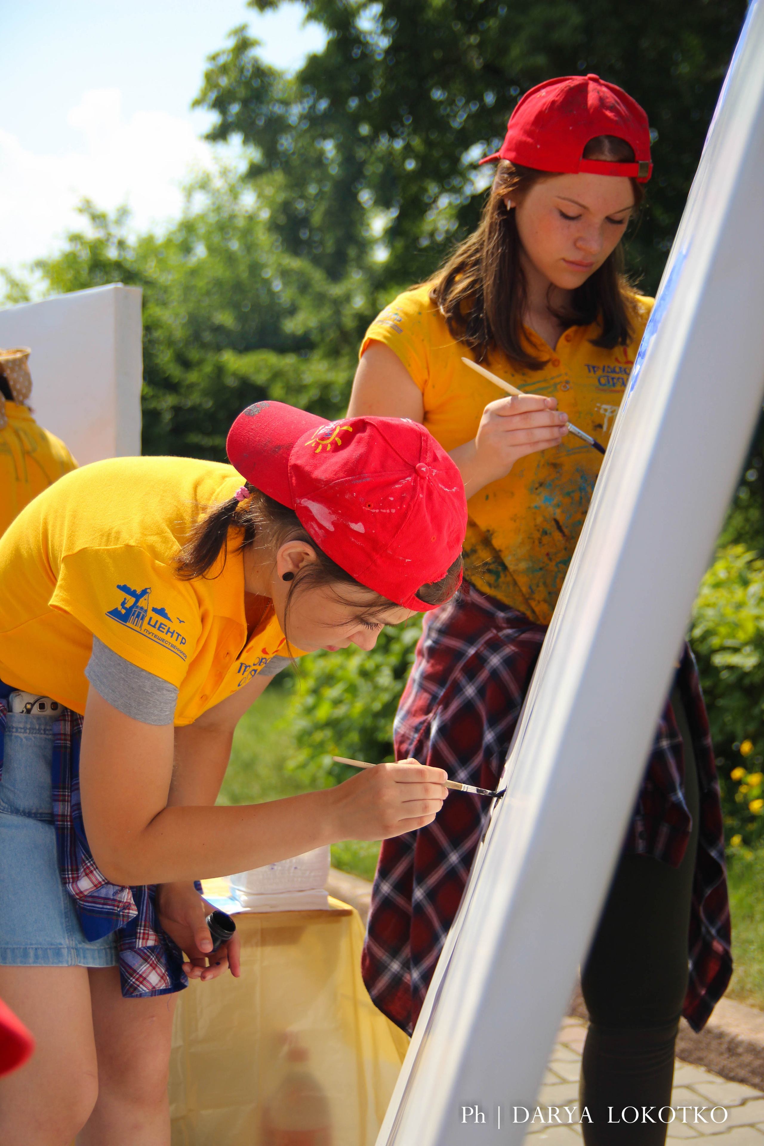 ТОГГ Трудовой отряд художники подростки дети рисуют Красноярск картина лето площадь