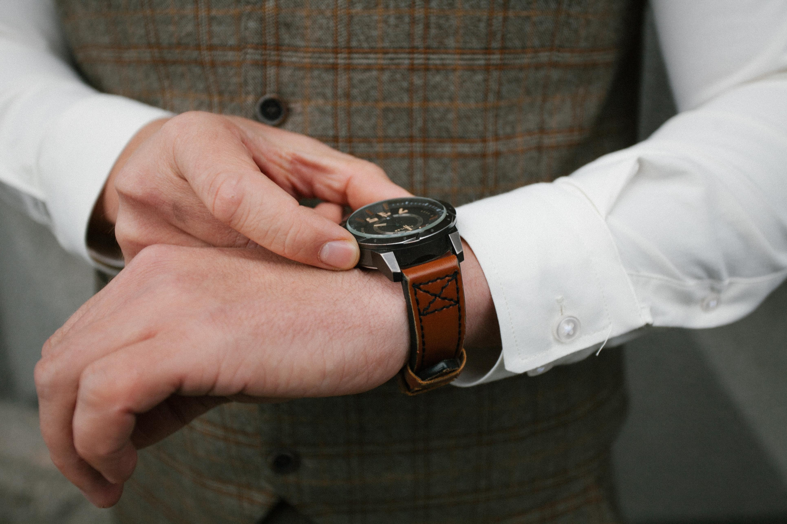 жених часы бохо стиль свадебная фотосессия