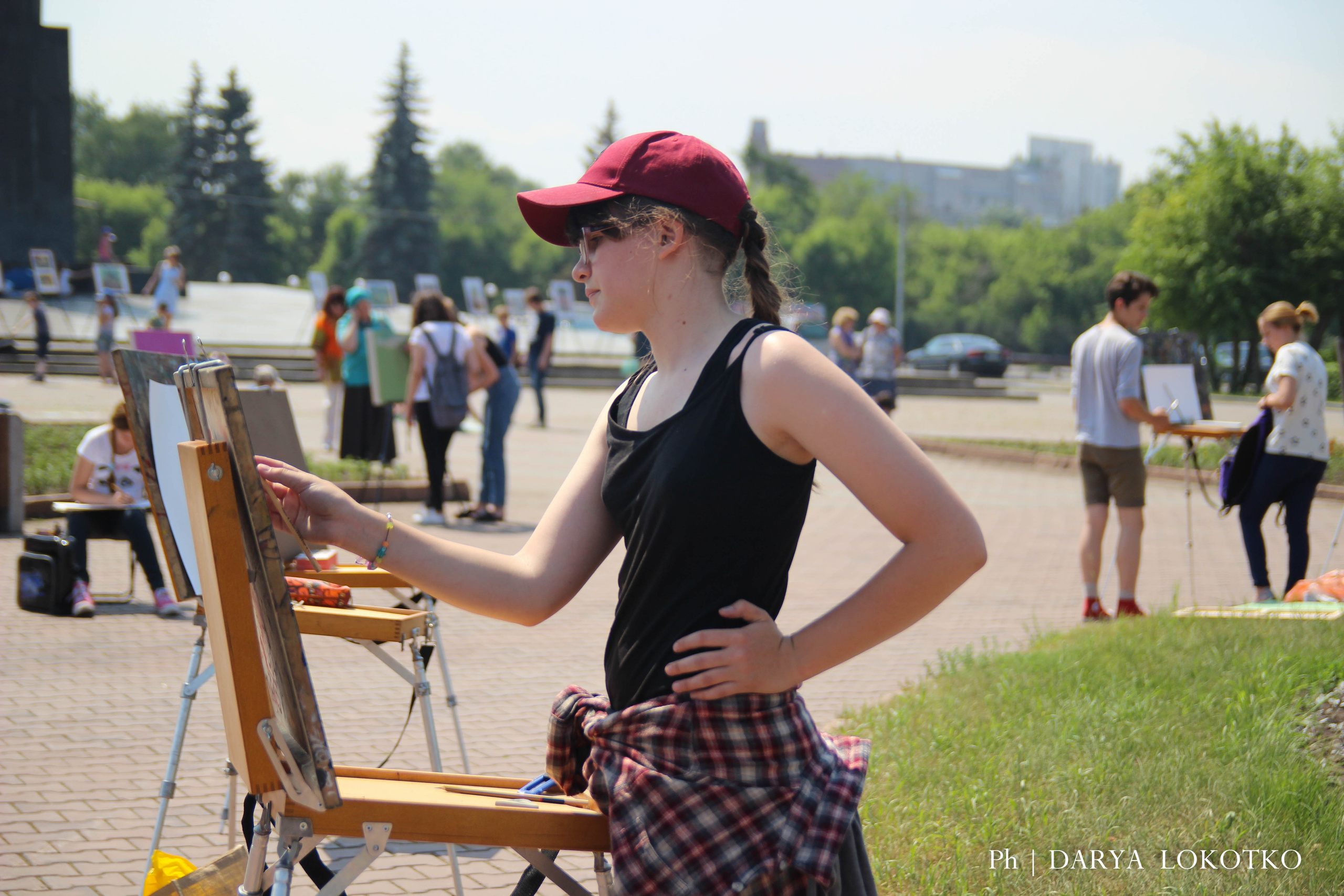 ТОГГ Трудовой отряд художники подростки дети рисуют Красноярск картина лето площадь