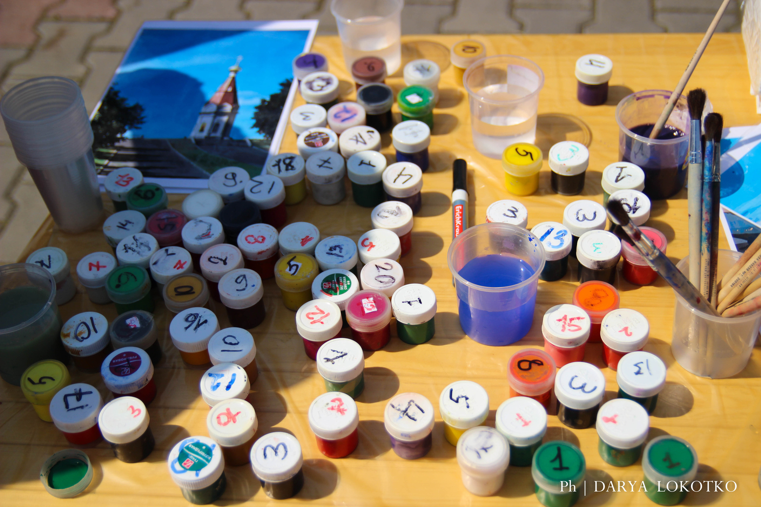 ТОГГ Трудовой отряд художники подростки дети рисуют Красноярск картина лето площадь краски