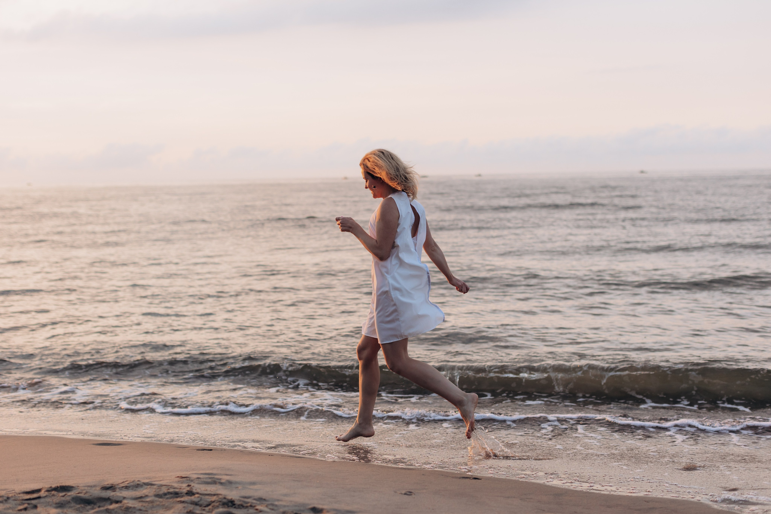 Подруги Отрадное море лето закат. Фотограф в Калининграде свадебная фотография, репортажная, фотосессии