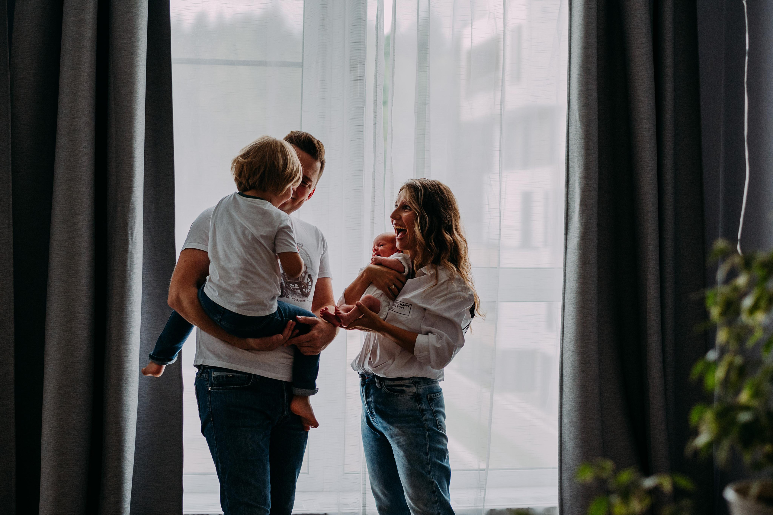 Домашняя съемка новорожденной с семьей, Москва