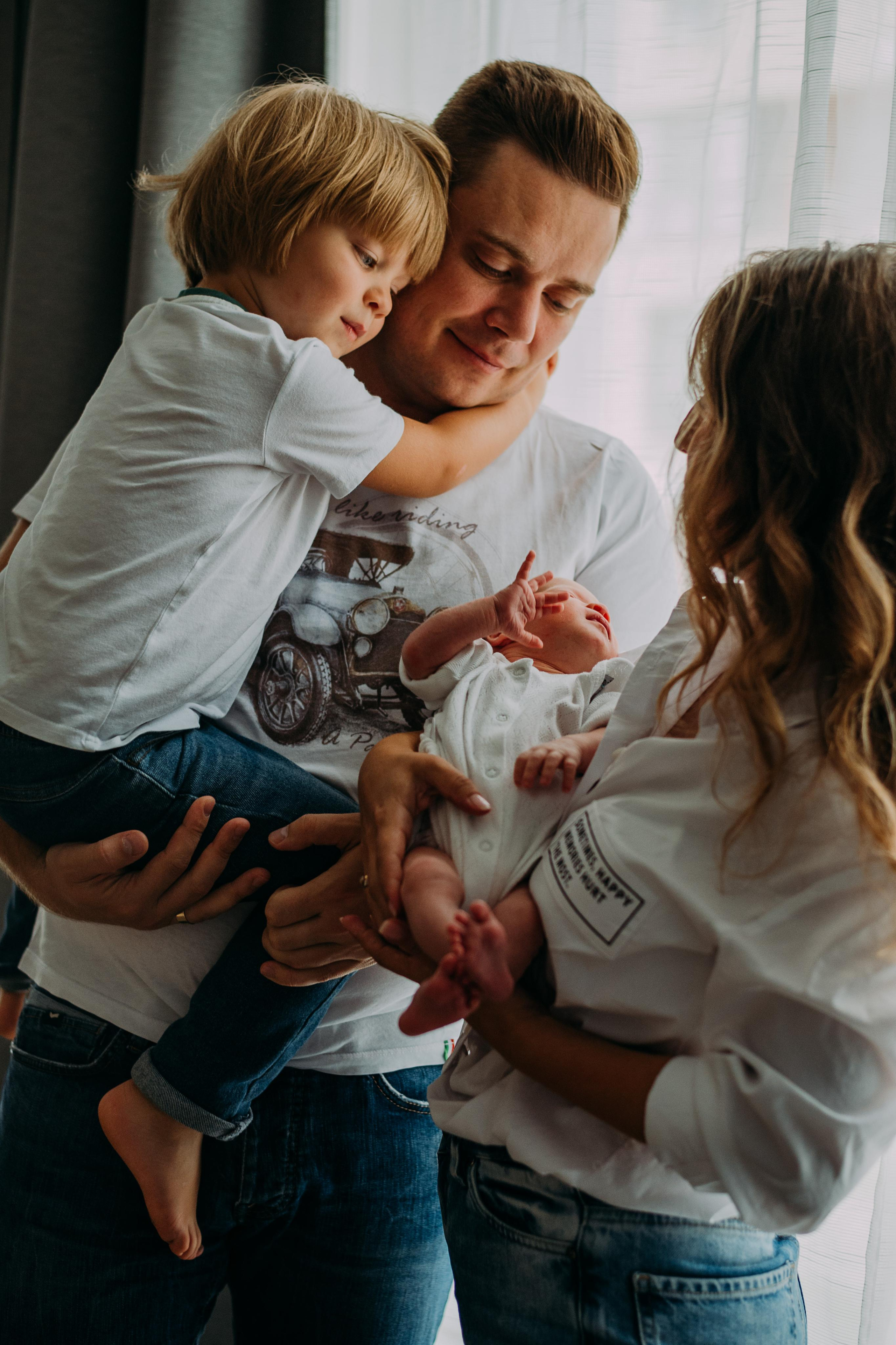 Домашняя съемка новорожденной с семьей, Москва