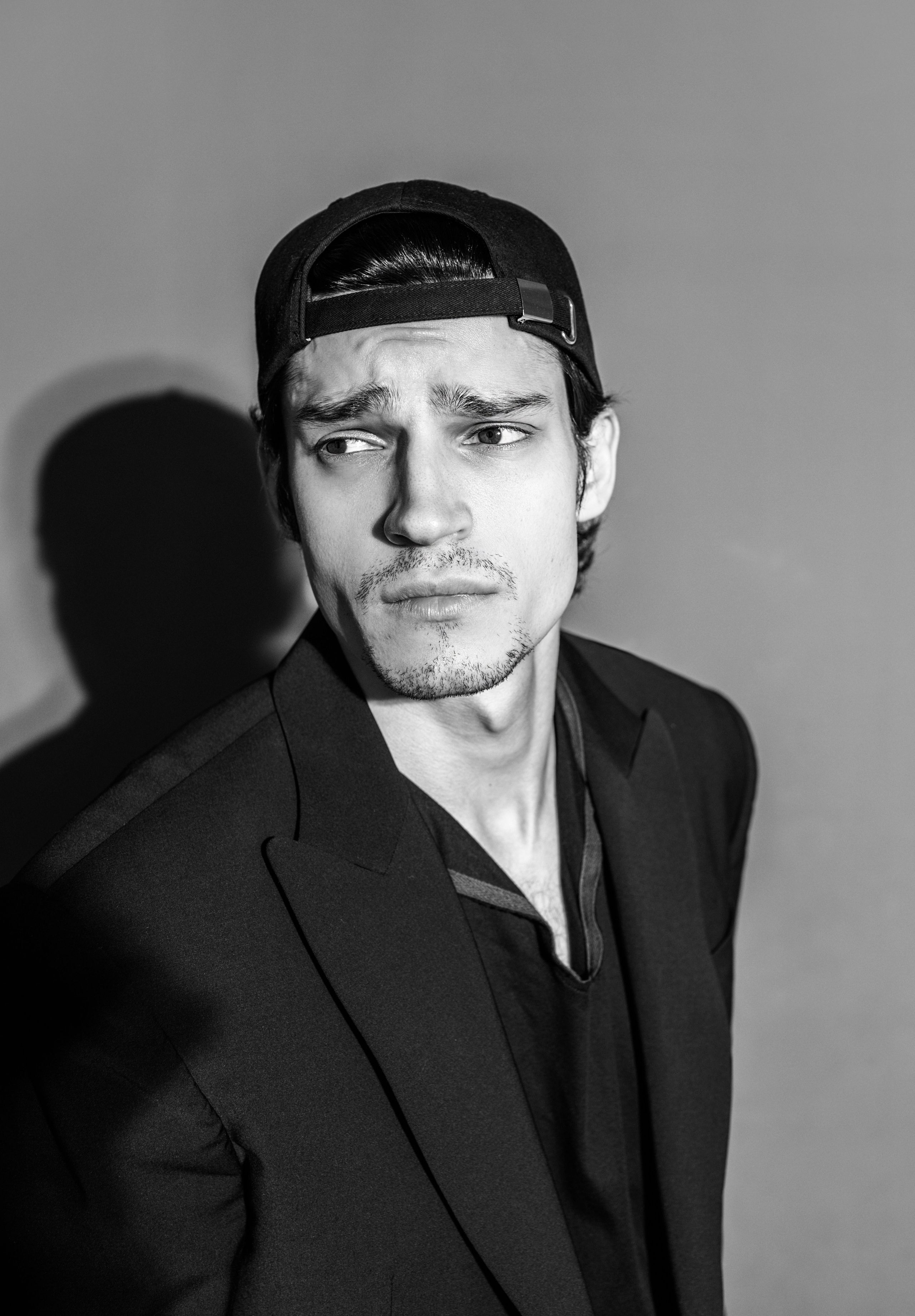 Роман Васильев. Фотосессия для мужчин в Москве, черно-белый стиль.