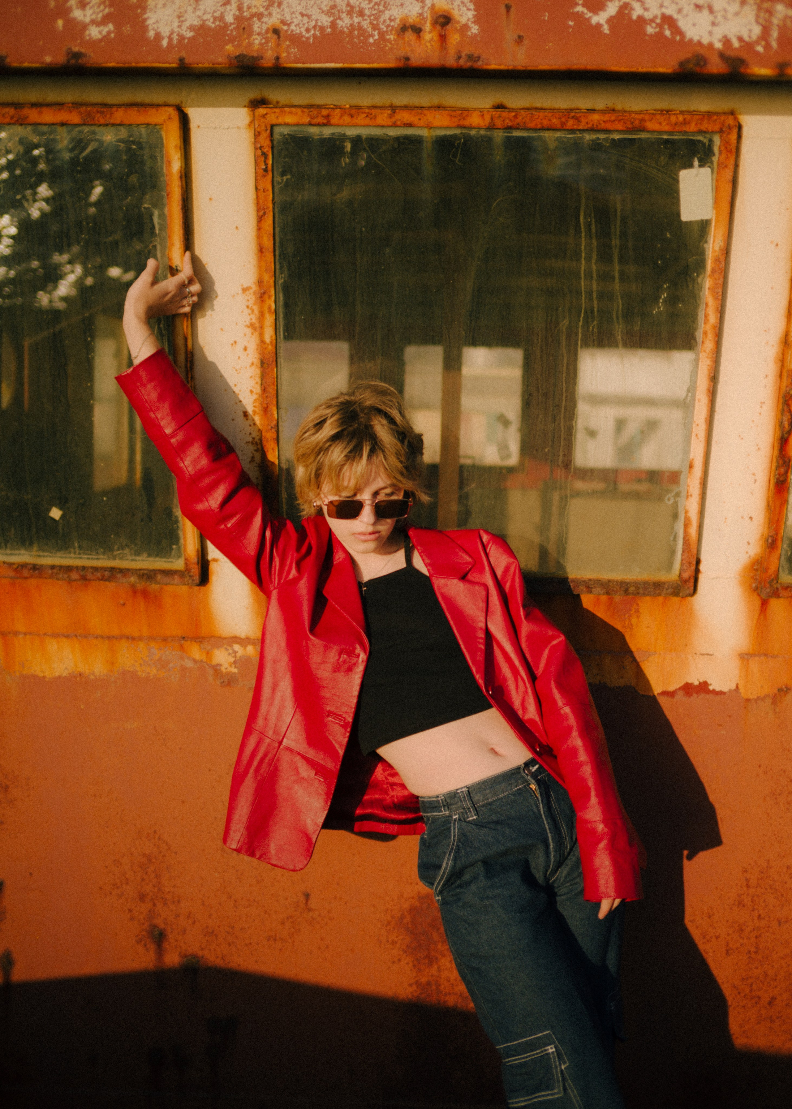 Вика среди заброшенных кораблей. Главная