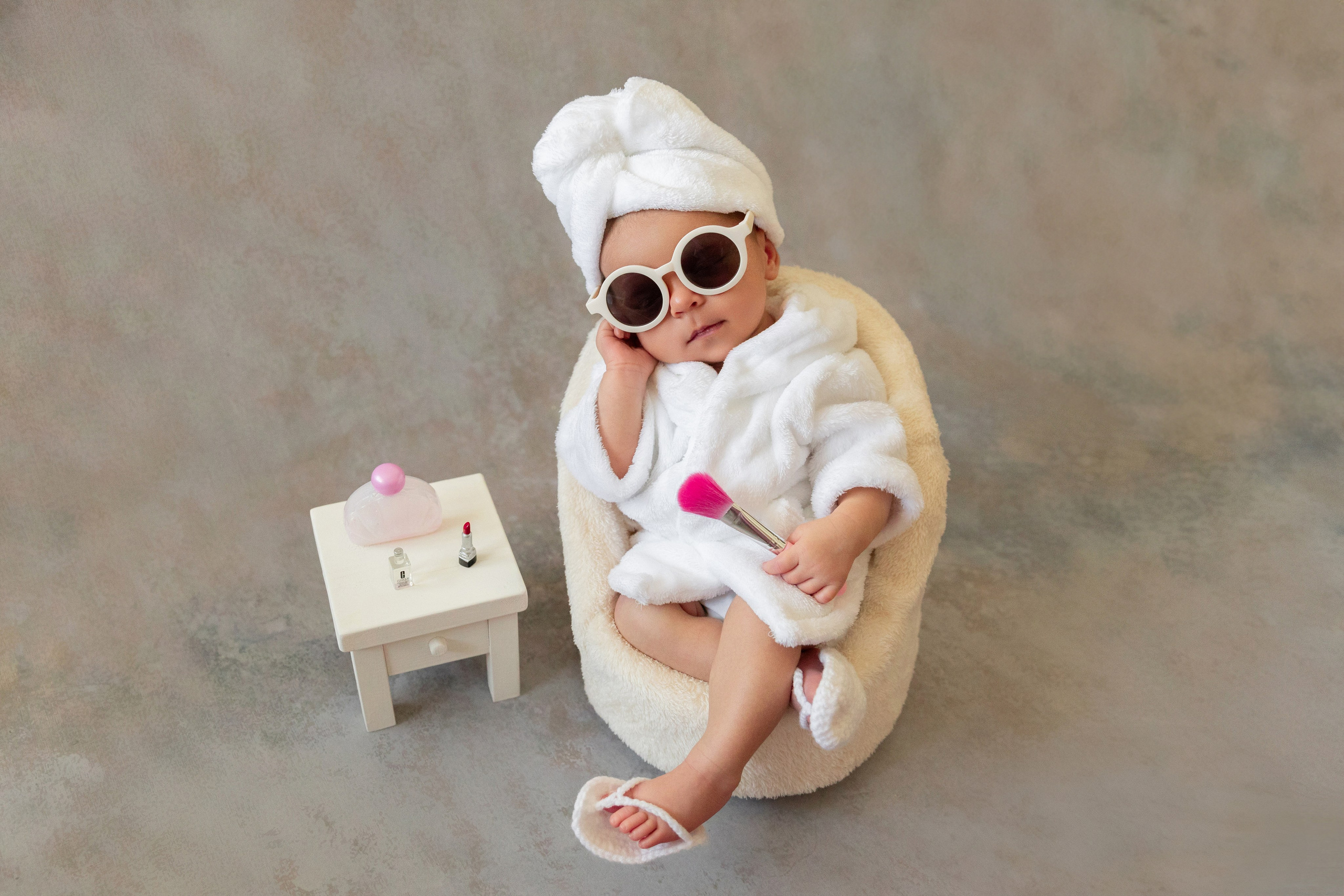 Корзинки и мягкие игрушки для фотосессии новорожденных фотограф Вета Ленская. Фотограф беременности и новорожденных в Красноярске Вета Ланская