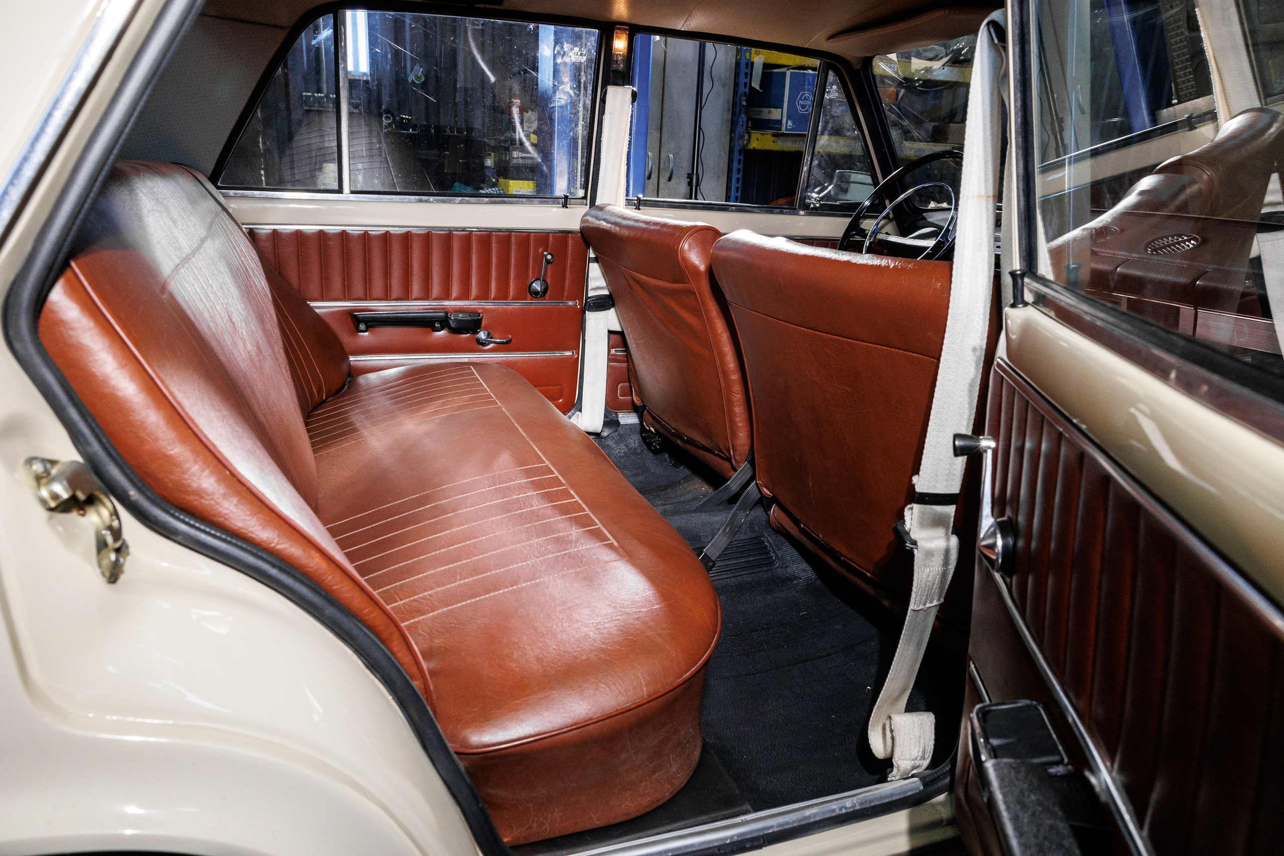 Автомобильная фотосъемка ВАЗ 2101 после реставрации в Бюро "Наследие"