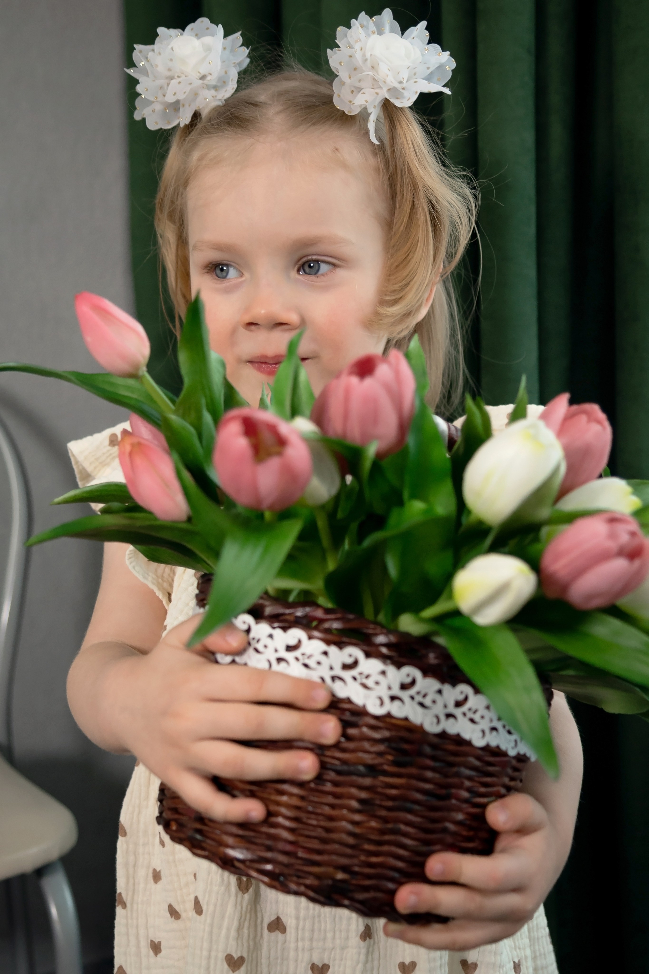 Детская фотосессия к 8 марта в Шелехове. Фотограф в Шелехове, лучшие выпускные альбомы в Шелехове