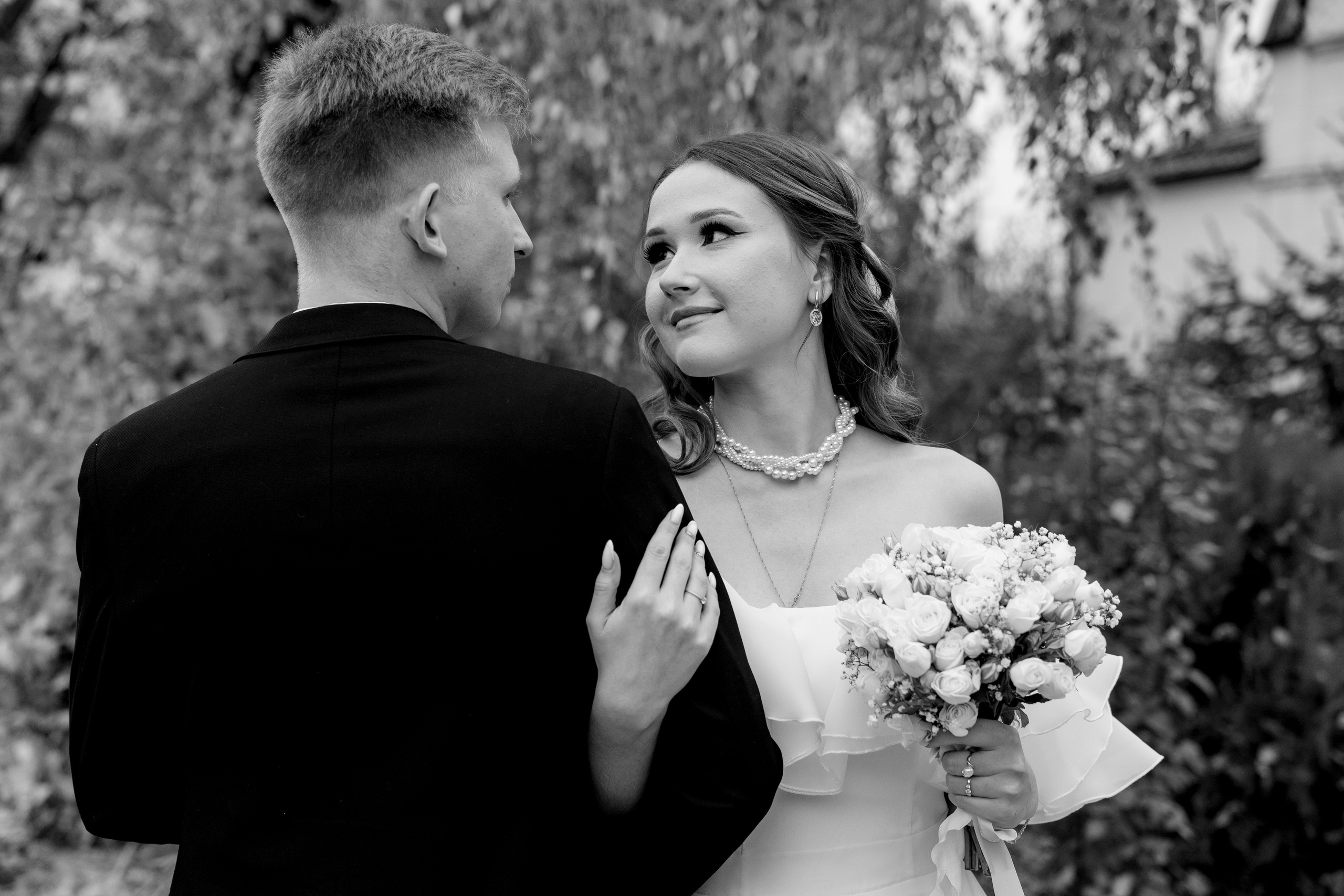 Черное и белое. Профессиональный фотограф и видеооператор