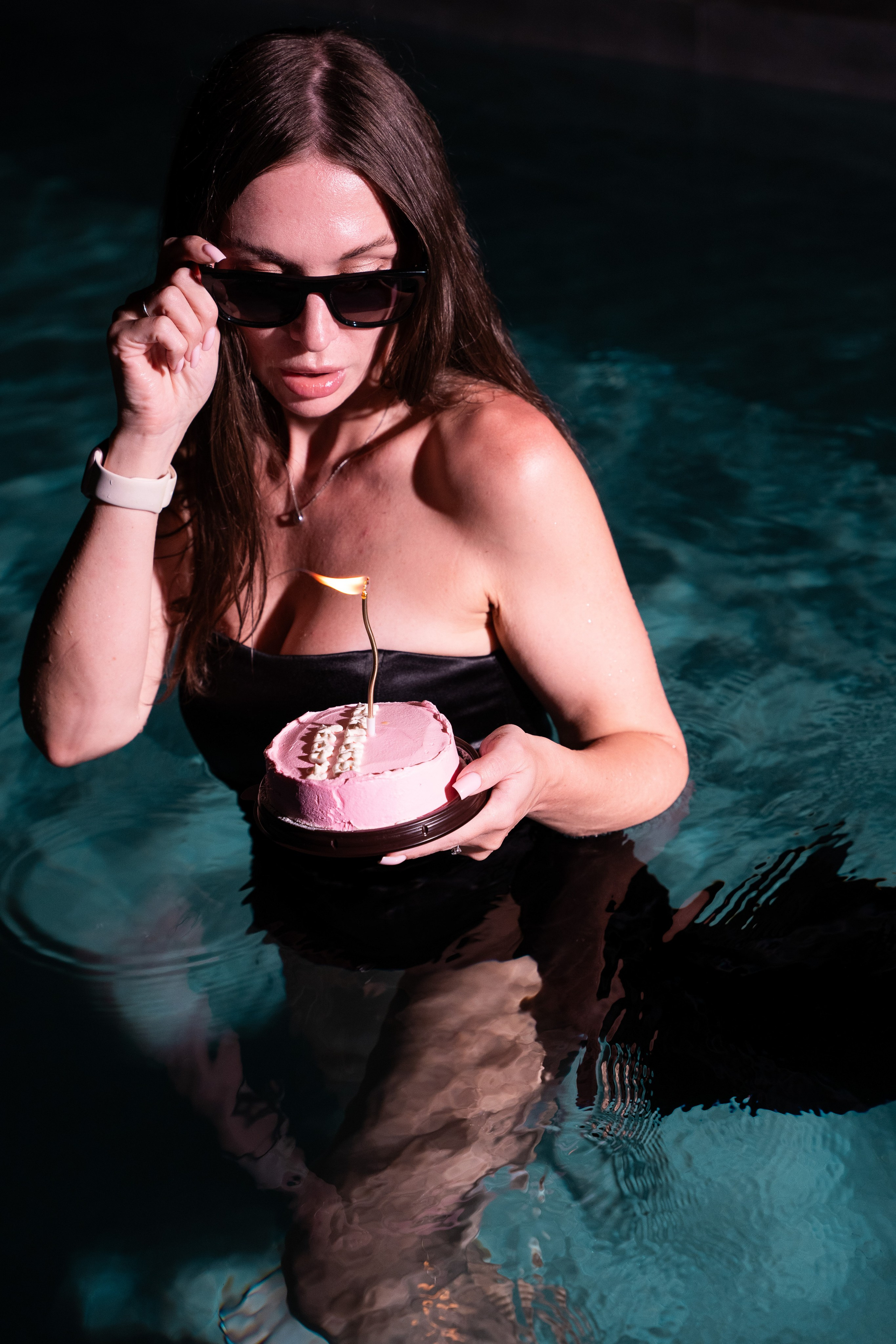 MARI HB. Brand designer | photographer | model