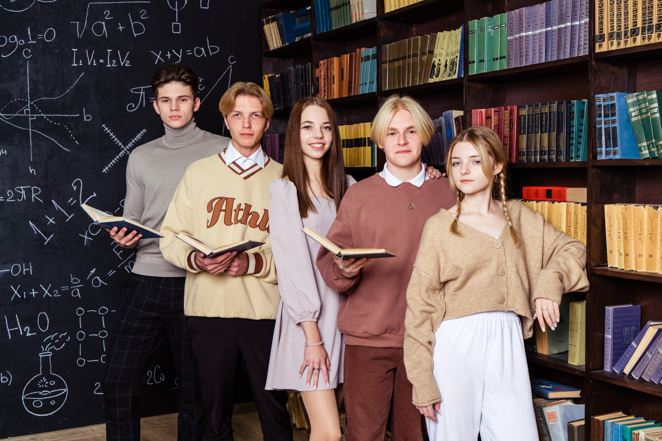 Выпускные фотокниги Фотограф для выпускников детского сада, печать фотокниг, выпускная фотосессия, виньетка на выпускной, живая анимация, оживающие фотографии, видео выпускного, выпускной фотограф, школьный фотограф, фотосессия в школе, фотосессия класса, фотосессия первоклассника, школьное видео, альбомы с оживающими фото, выпускные фотоальбомы 2024, Новороссийск, Крымск, Анапа, Геленджик, Абинск, Кабардинка, Сочи, Краснодар Краснодарский край