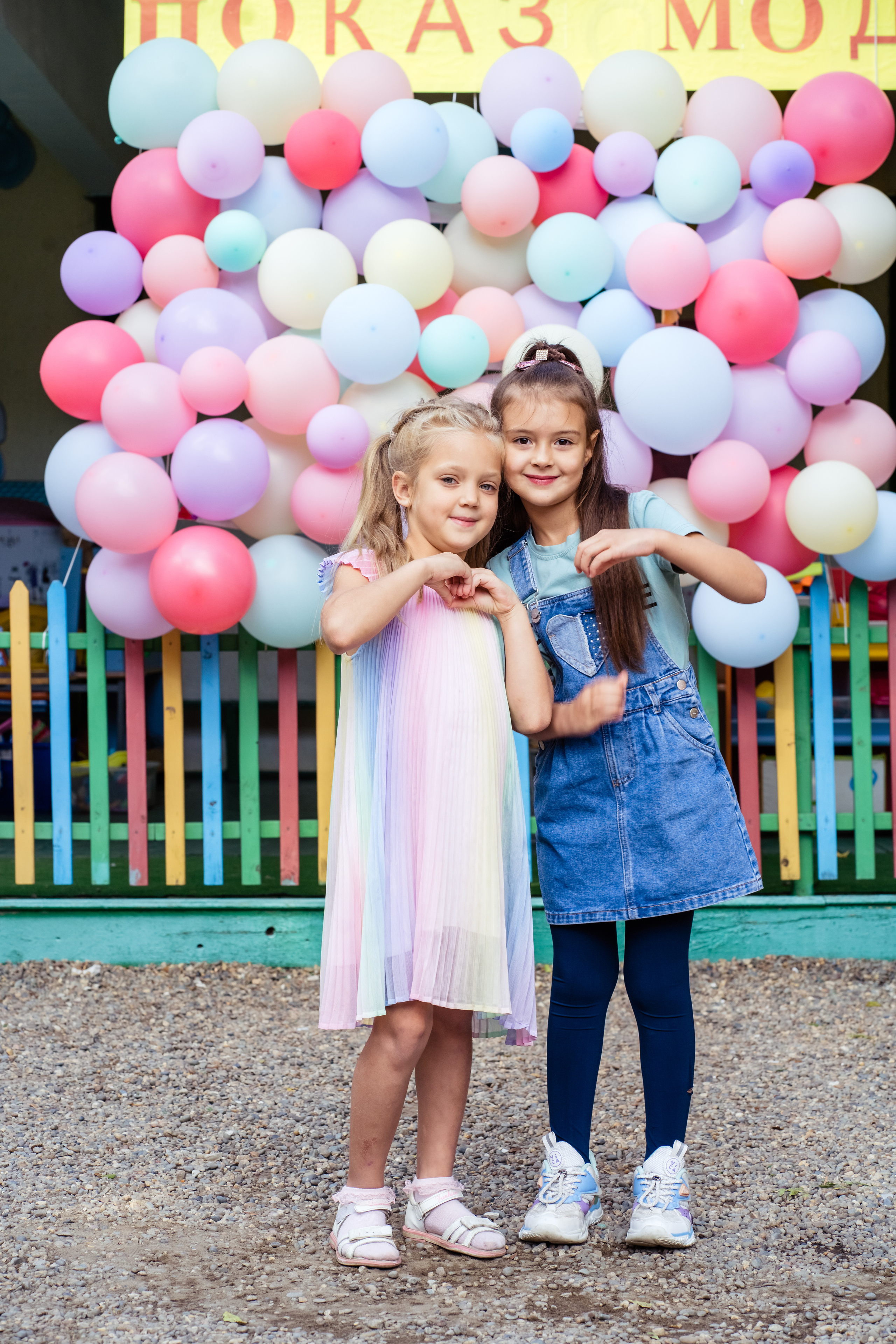 Выпускные фотокниги Фотограф для выпускников детского сада, печать фотокниг, выпускная фотосессия, виньетка на выпускной, живая анимация, оживающие фотографии, видео выпускного, выпускной фотограф, школьный фотограф, фотосессия в школе, фотосессия класса, фотосессия первоклассника, школьное видео, альбомы с оживающими фото, выпускные фотоальбомы 2024, Новороссийск, Крымск, Анапа, Геленджик, Абинск, Кабардинка, Сочи, Краснодар Краснодарский край
