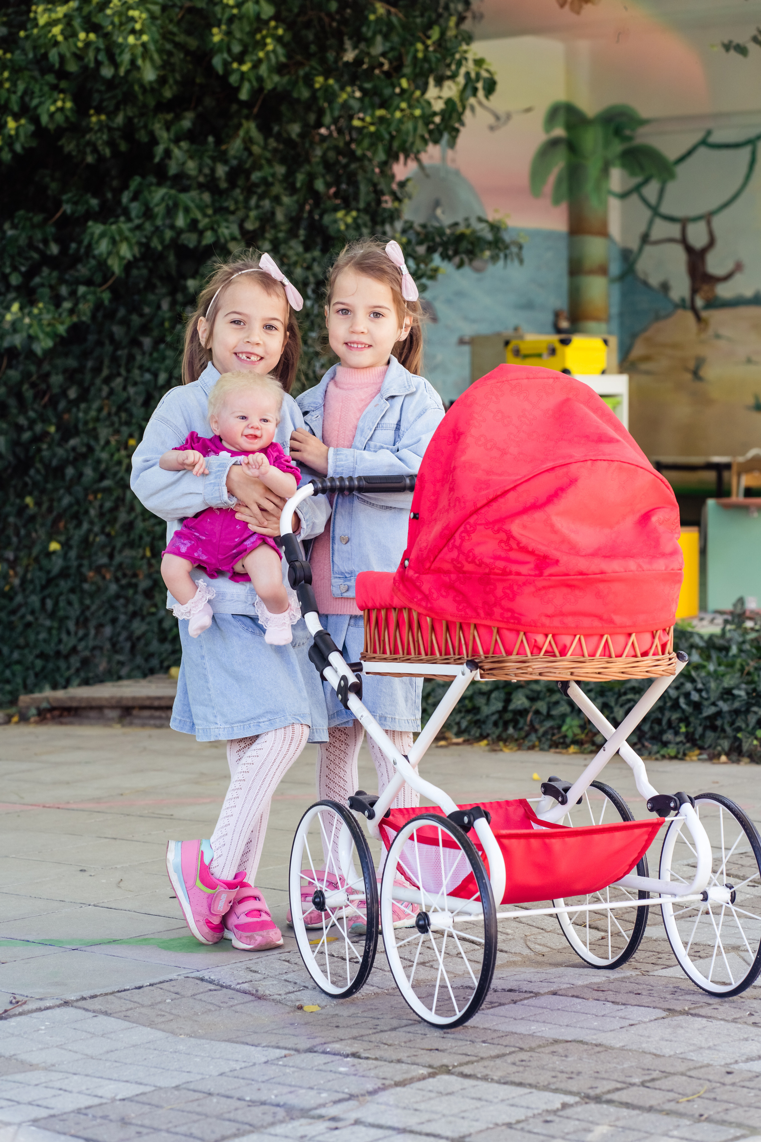 Выпускные фотокниги Фотограф для выпускников детского сада, печать фотокниг, выпускная фотосессия, виньетка на выпускной, живая анимация, оживающие фотографии, видео выпускного, выпускной фотограф, школьный фотограф, фотосессия в школе, фотосессия класса, фотосессия первоклассника, школьное видео, альбомы с оживающими фото, выпускные фотоальбомы 2024, Новороссийск, Крымск, Анапа, Геленджик, Абинск, Кабардинка, Сочи, Краснодар Краснодарский край