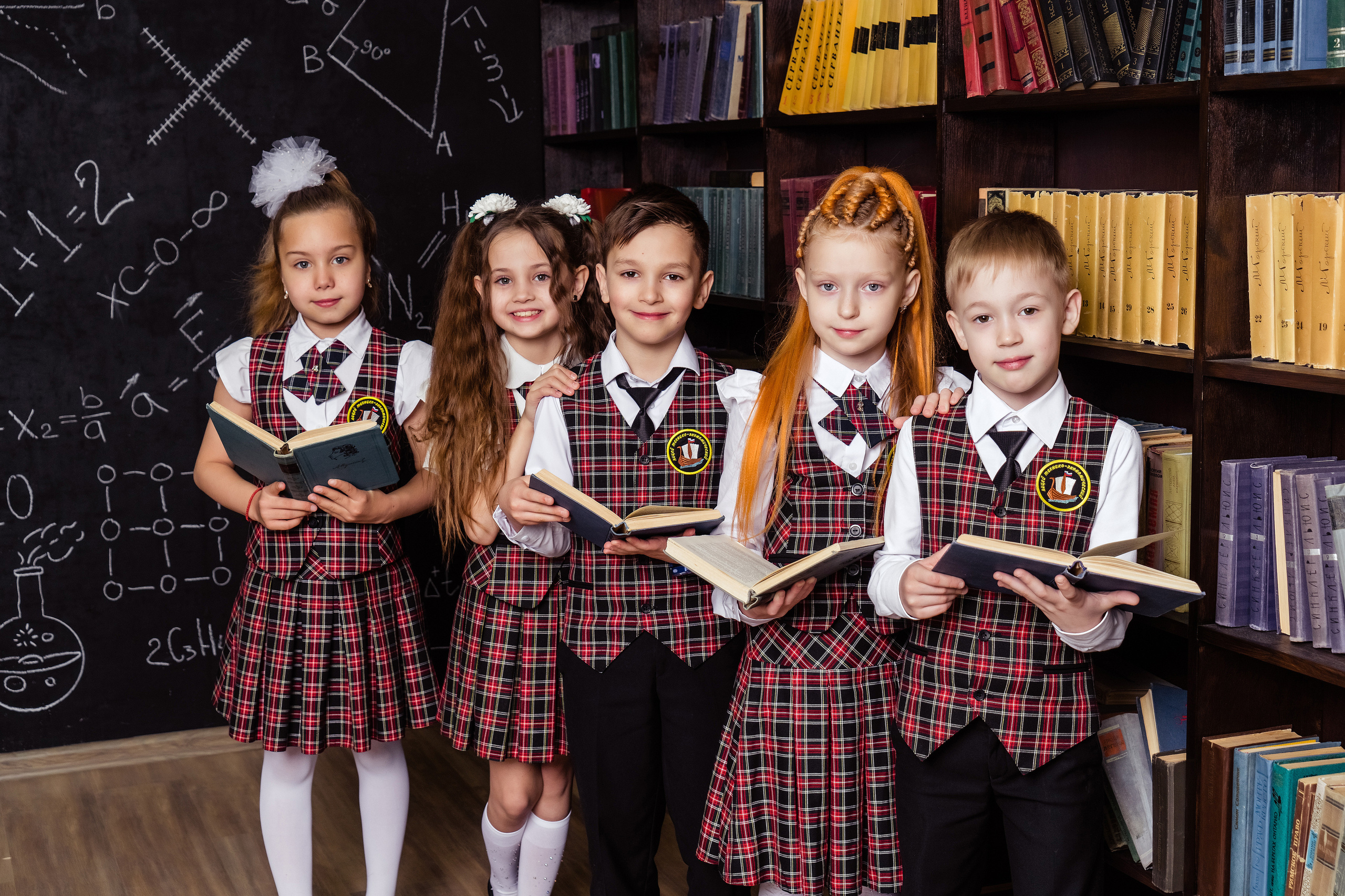 Выпускные фотокниги Фотограф для выпускников детского сада, печать фотокниг, выпускная фотосессия, виньетка на выпускной, живая анимация, оживающие фотографии, видео выпускного, выпускной фотограф, школьный фотограф, фотосессия в школе, фотосессия класса, фотосессия первоклассника, школьное видео, альбомы с оживающими фото, выпускные фотоальбомы 2024, Новороссийск, Крымск, Анапа, Геленджик, Абинск, Кабардинка, Сочи, Краснодар Краснодарский край