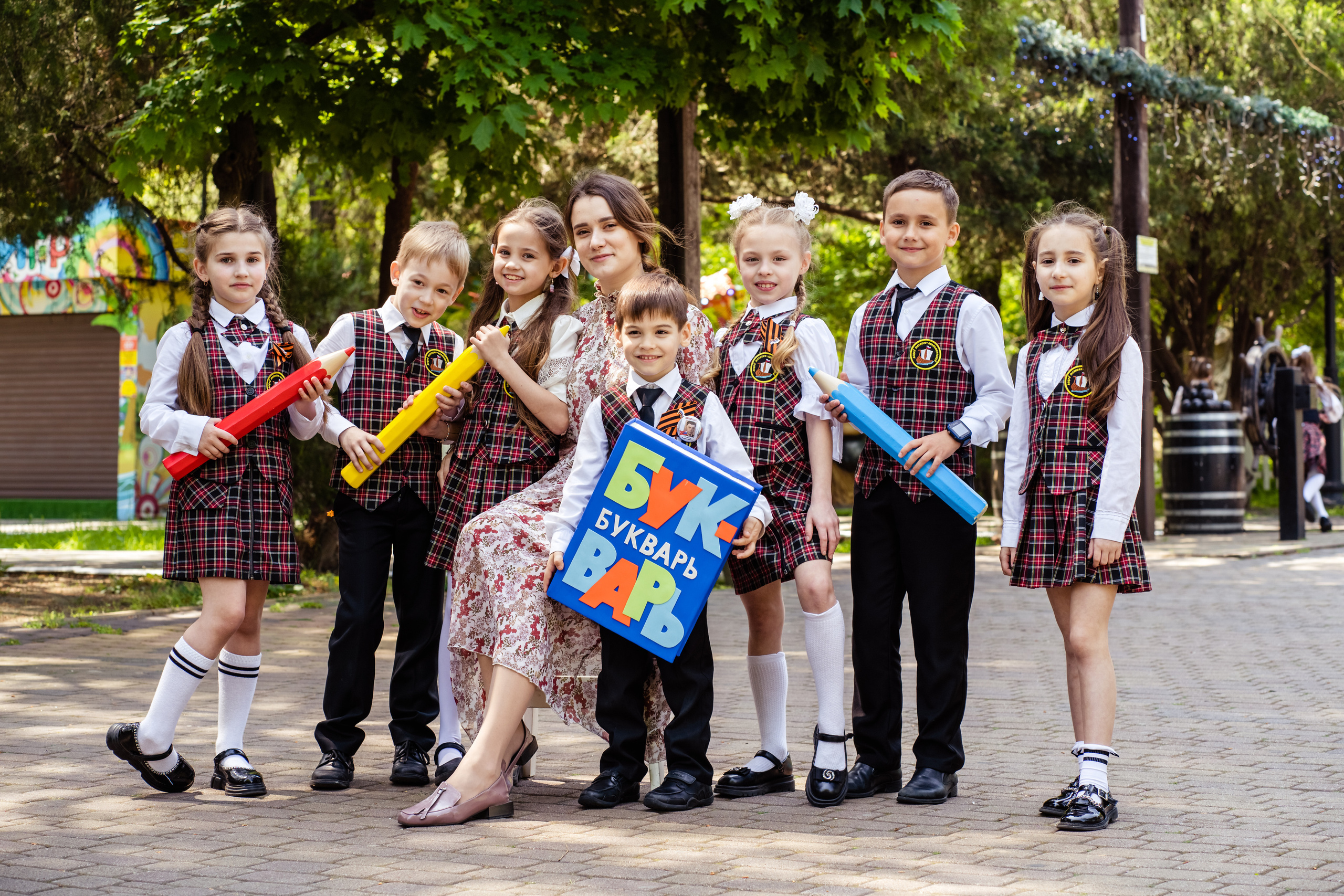 Выпускные фотокниги Фотограф для выпускников детского сада, печать фотокниг, выпускная фотосессия, виньетка на выпускной, живая анимация, оживающие фотографии, видео выпускного, выпускной фотограф, школьный фотограф, фотосессия в школе, фотосессия класса, фотосессия первоклассника, школьное видео, альбомы с оживающими фото, выпускные фотоальбомы 2024, Новороссийск, Крымск, Анапа, Геленджик, Абинск, Кабардинка, Сочи, Краснодар Краснодарский край