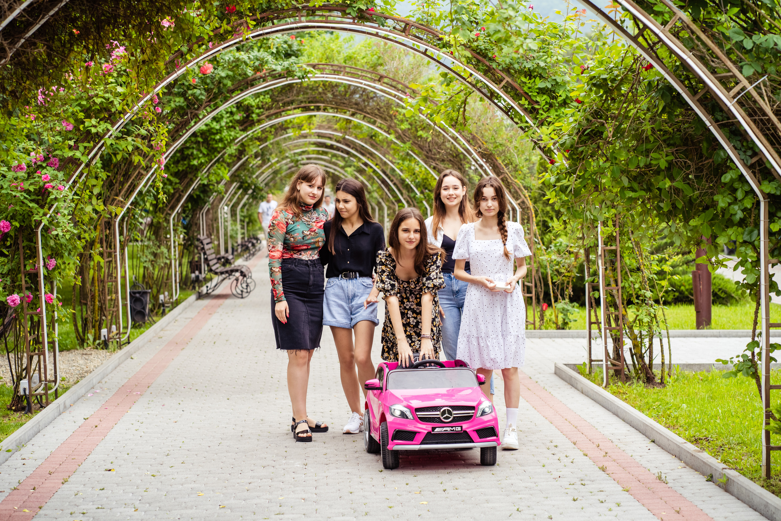 Выпускные фотокниги Фотограф для выпускников детского сада, печать фотокниг, выпускная фотосессия, виньетка на выпускной, живая анимация, оживающие фотографии, видео выпускного, выпускной фотограф, школьный фотограф, фотосессия в школе, фотосессия класса, фотосессия первоклассника, школьное видео, альбомы с оживающими фото, выпускные фотоальбомы 2024, Новороссийск, Крымск, Анапа, Геленджик, Абинск, Кабардинка, Сочи, Краснодар Краснодарский край