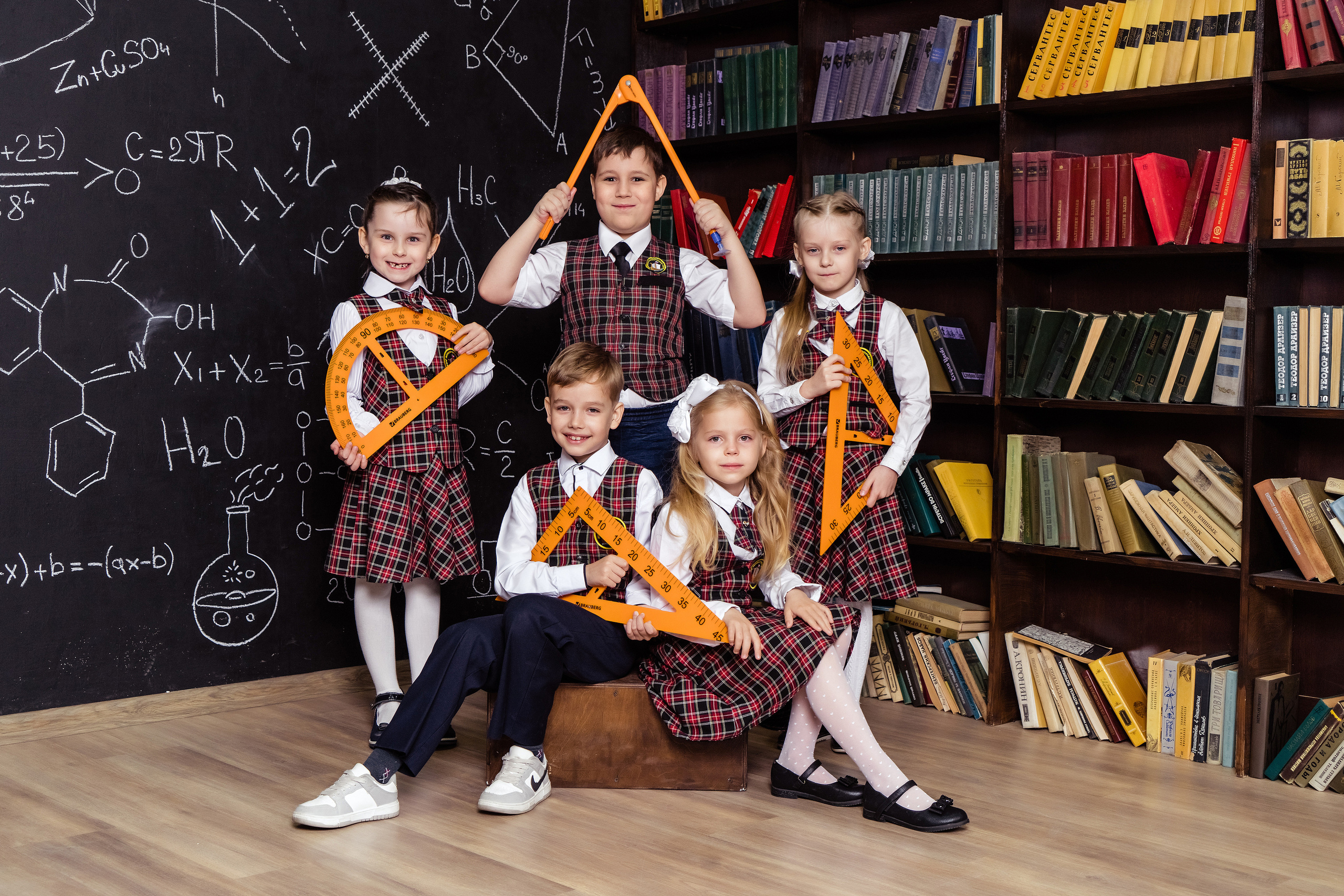 Выпускные фотокниги Фотограф для выпускников детского сада, печать фотокниг, выпускная фотосессия, виньетка на выпускной, живая анимация, оживающие фотографии, видео выпускного, выпускной фотограф, школьный фотограф, фотосессия в школе, фотосессия класса, фотосессия первоклассника, школьное видео, альбомы с оживающими фото, выпускные фотоальбомы 2024, Новороссийск, Крымск, Анапа, Геленджик, Абинск, Кабардинка, Сочи, Краснодар Краснодарский край