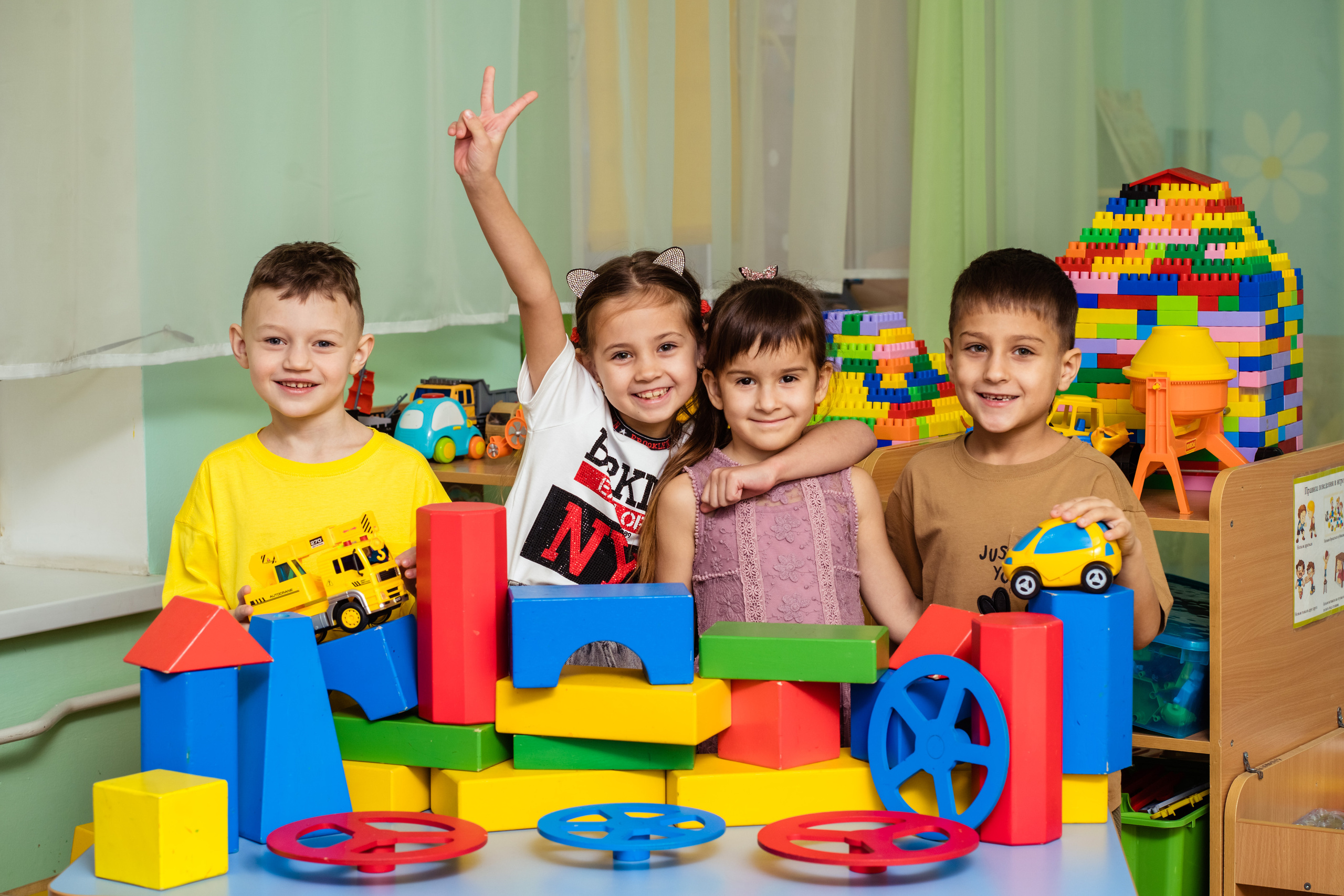 Выпускные фотокниги Фотограф для выпускников детского сада, печать фотокниг, выпускная фотосессия, виньетка на выпускной, живая анимация, оживающие фотографии, видео выпускного, выпускной фотограф, школьный фотограф, фотосессия в школе, фотосессия класса, фотосессия первоклассника, школьное видео, альбомы с оживающими фото, выпускные фотоальбомы 2024, Новороссийск, Крымск, Анапа, Геленджик, Абинск, Кабардинка, Сочи, Краснодар Краснодарский край