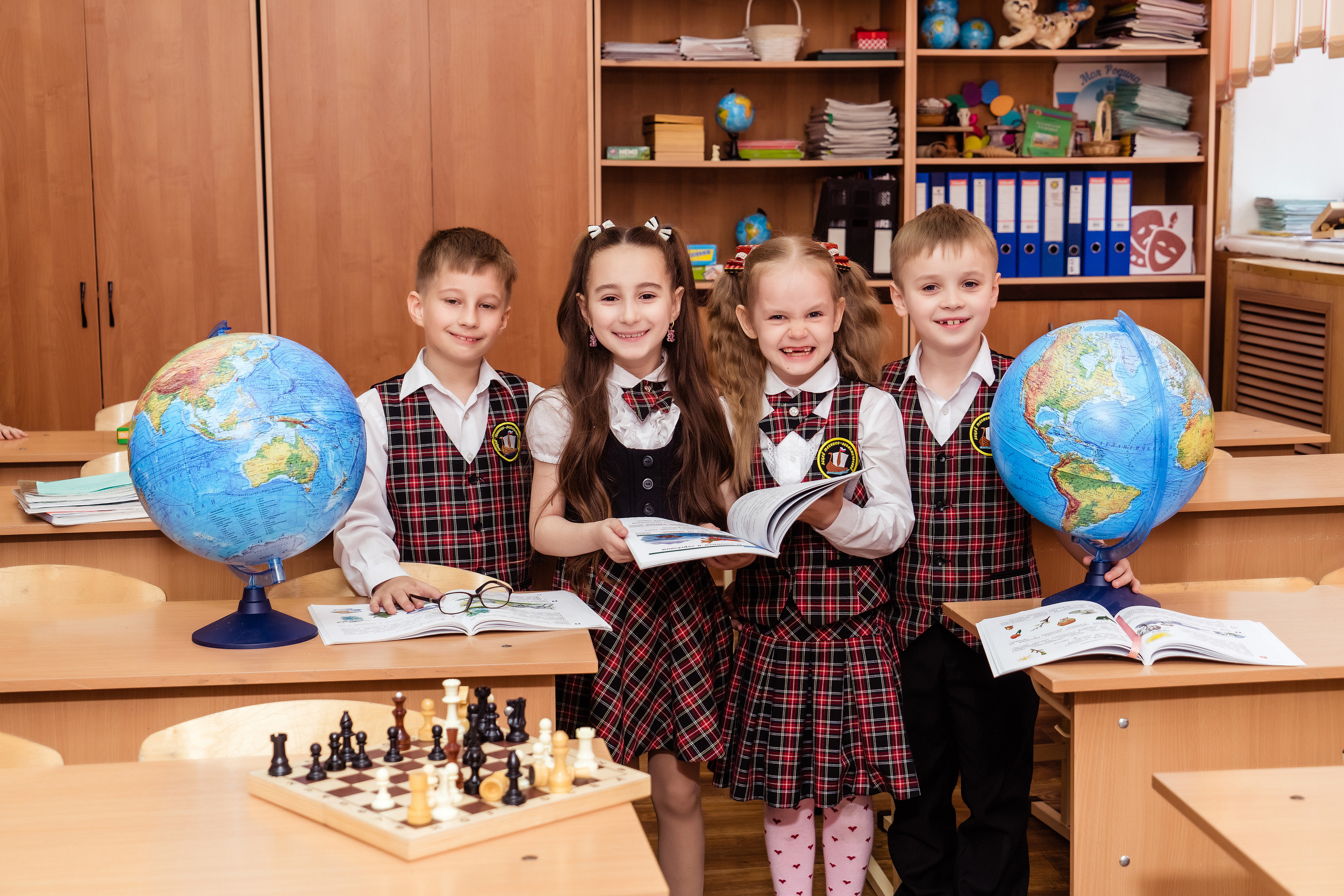 Выпускные фотокниги Фотограф для выпускников детского сада, печать фотокниг, выпускная фотосессия, виньетка на выпускной, живая анимация, оживающие фотографии, видео выпускного, выпускной фотограф, школьный фотограф, фотосессия в школе, фотосессия класса, фотосессия первоклассника, школьное видео, альбомы с оживающими фото, выпускные фотоальбомы 2024, Новороссийск, Крымск, Анапа, Геленджик, Абинск, Кабардинка, Сочи, Краснодар Краснодарский край