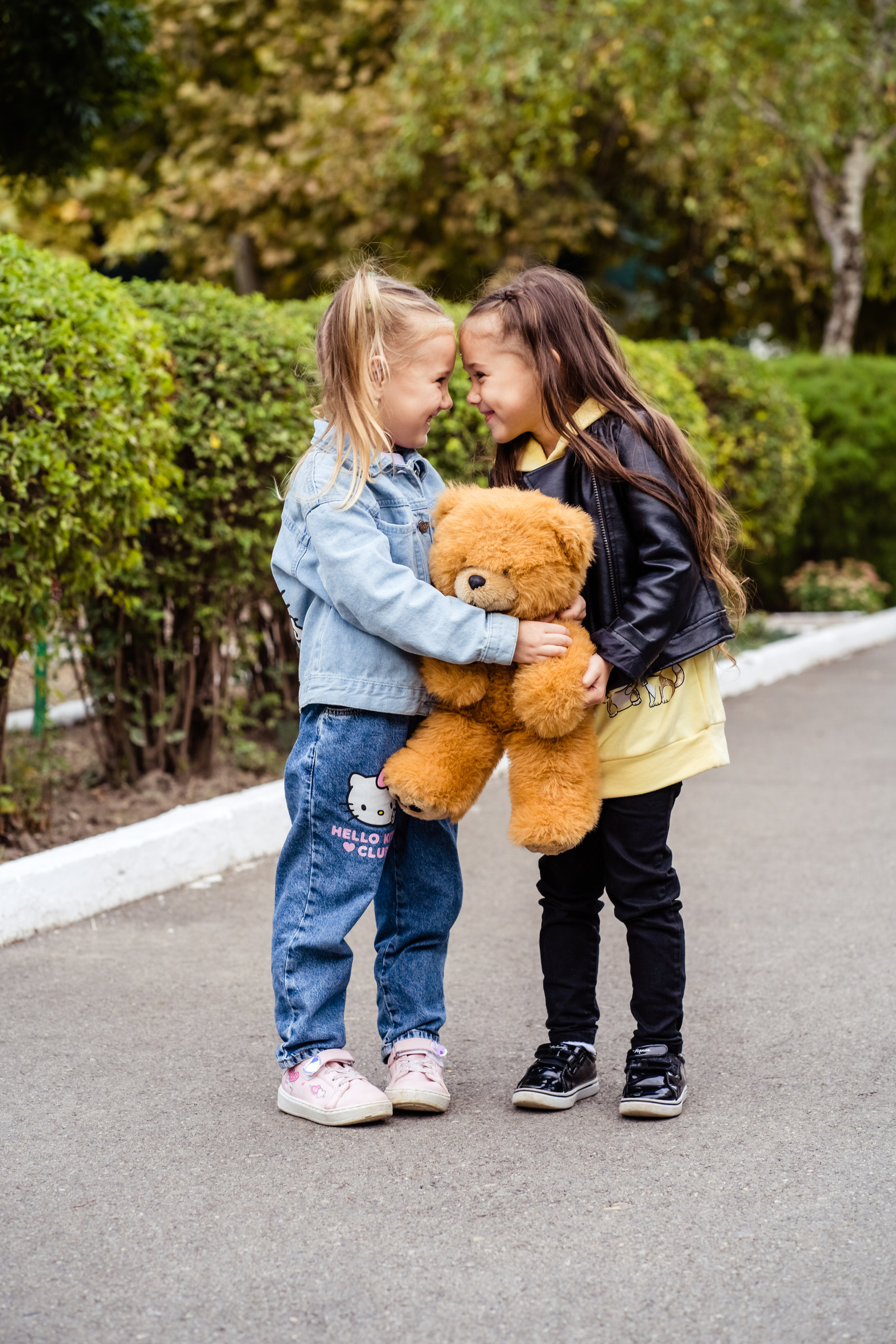 Выпускные фотокниги Фотограф для выпускников детского сада, печать фотокниг, выпускная фотосессия, виньетка на выпускной, живая анимация, оживающие фотографии, видео выпускного, выпускной фотограф, школьный фотограф, фотосессия в школе, фотосессия класса, фотосессия первоклассника, школьное видео, альбомы с оживающими фото, выпускные фотоальбомы 2024, Новороссийск, Крымск, Анапа, Геленджик, Абинск, Кабардинка, Сочи, Краснодар Краснодарский край
